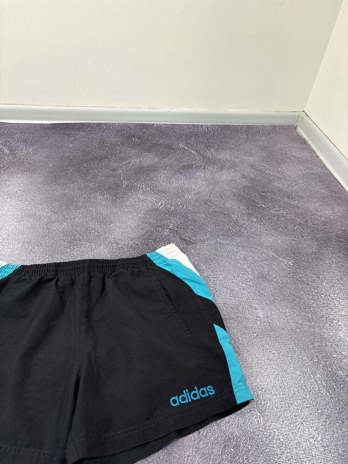 Adidas Vintage 90s Adidas Y2K Retro Hype Casual Shorts Size US 32 / EU 48 - 4 Thumbnail