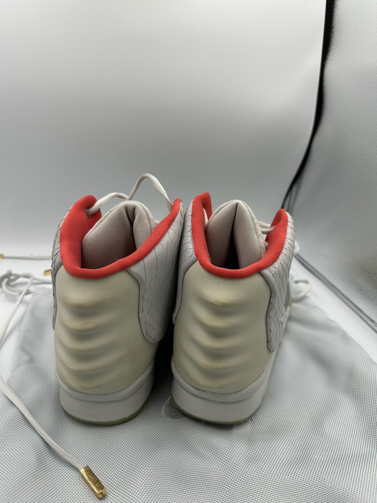Kanye West × Nike Nike Air Yeezy 2 Platinum Size US 13 / EU 46 - 4 Thumbnail