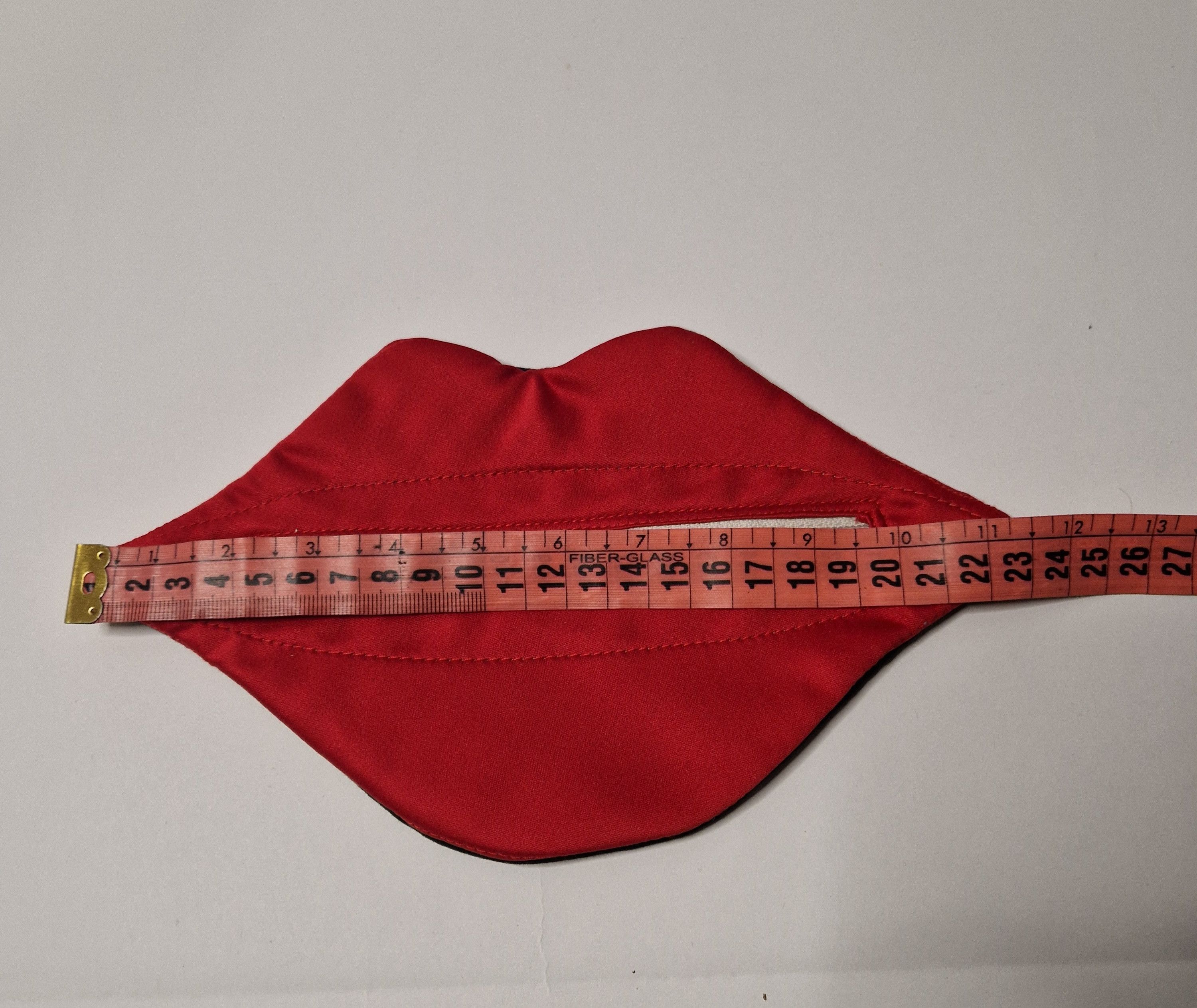 Handmade Hand-Made Red Lip-Shaped Cosmetic Pouch bag Size ONE SIZE - 7 Thumbnail