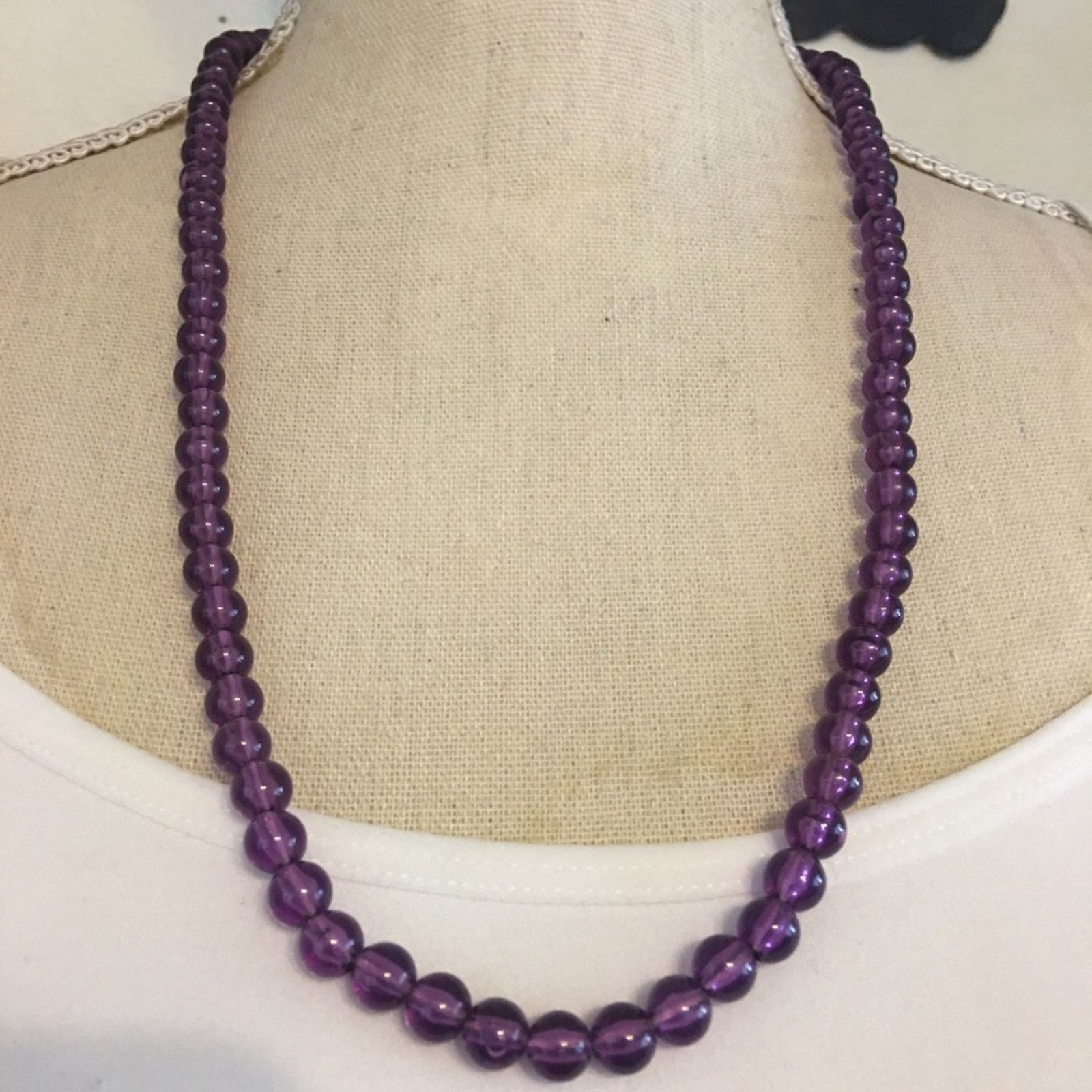Vintage Vintage purple round resin bead necklace Size ONE SIZE - 1 Thumbnail