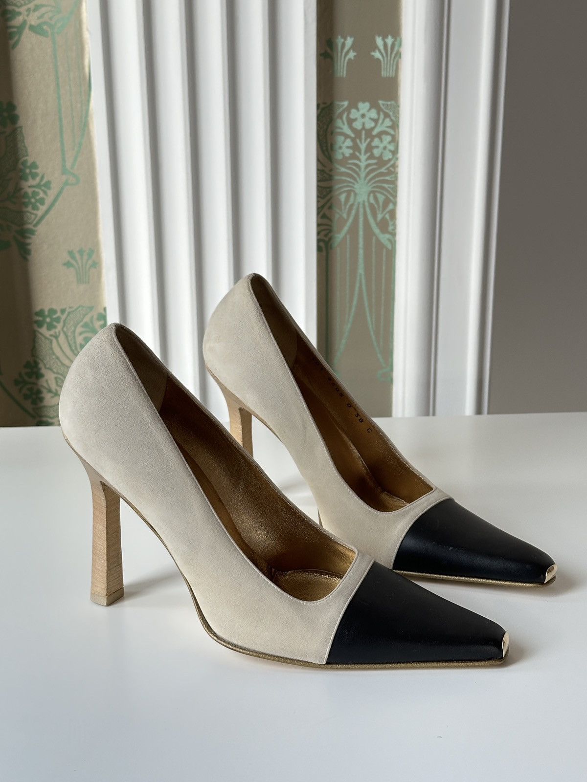 Gucci Gucci Nubuck Beige Black Metal Toe Heels Size 38 US 8 Size US 8 / IT 38 - 5 Thumbnail