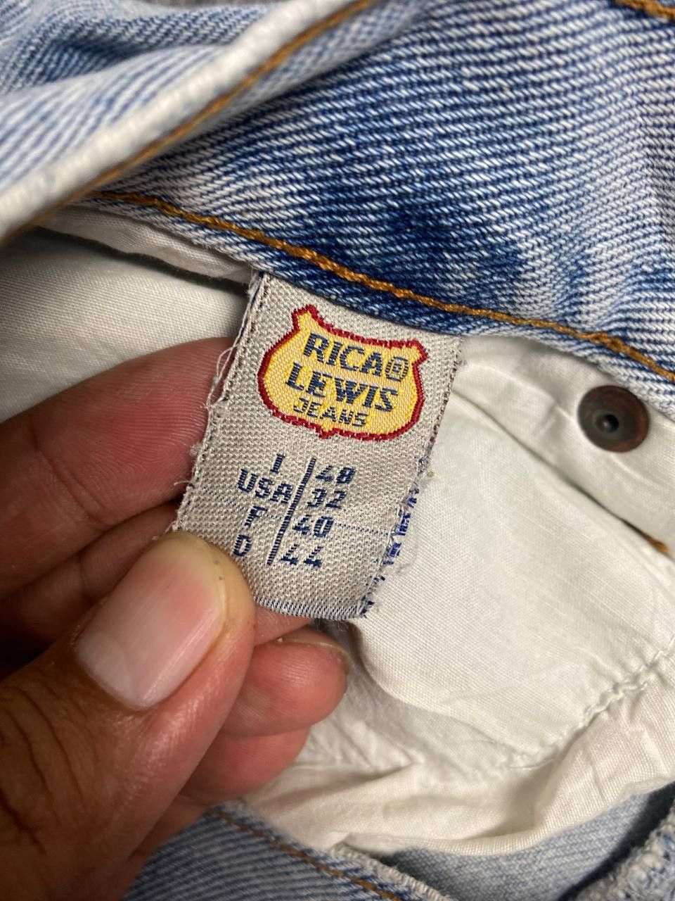 Jean rica lewis lightwash distressed denim Size US 32 / EU 48 - 13 Thumbnail