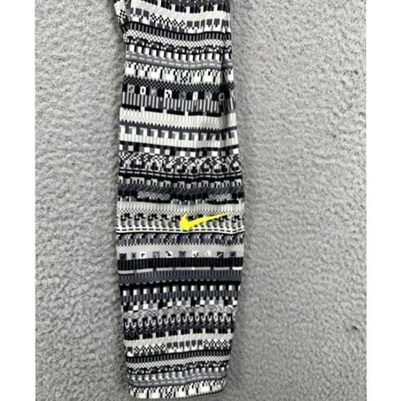 Nike Nike Pro Pants Leggings Womens Large Dri-Fit Black White Geometric Hyper Warm 30In Inseam Size 28W Ankle Cross Training Gym Running Activewear Size 36" / US 14 / IT 50 - 6 Thumbnail
