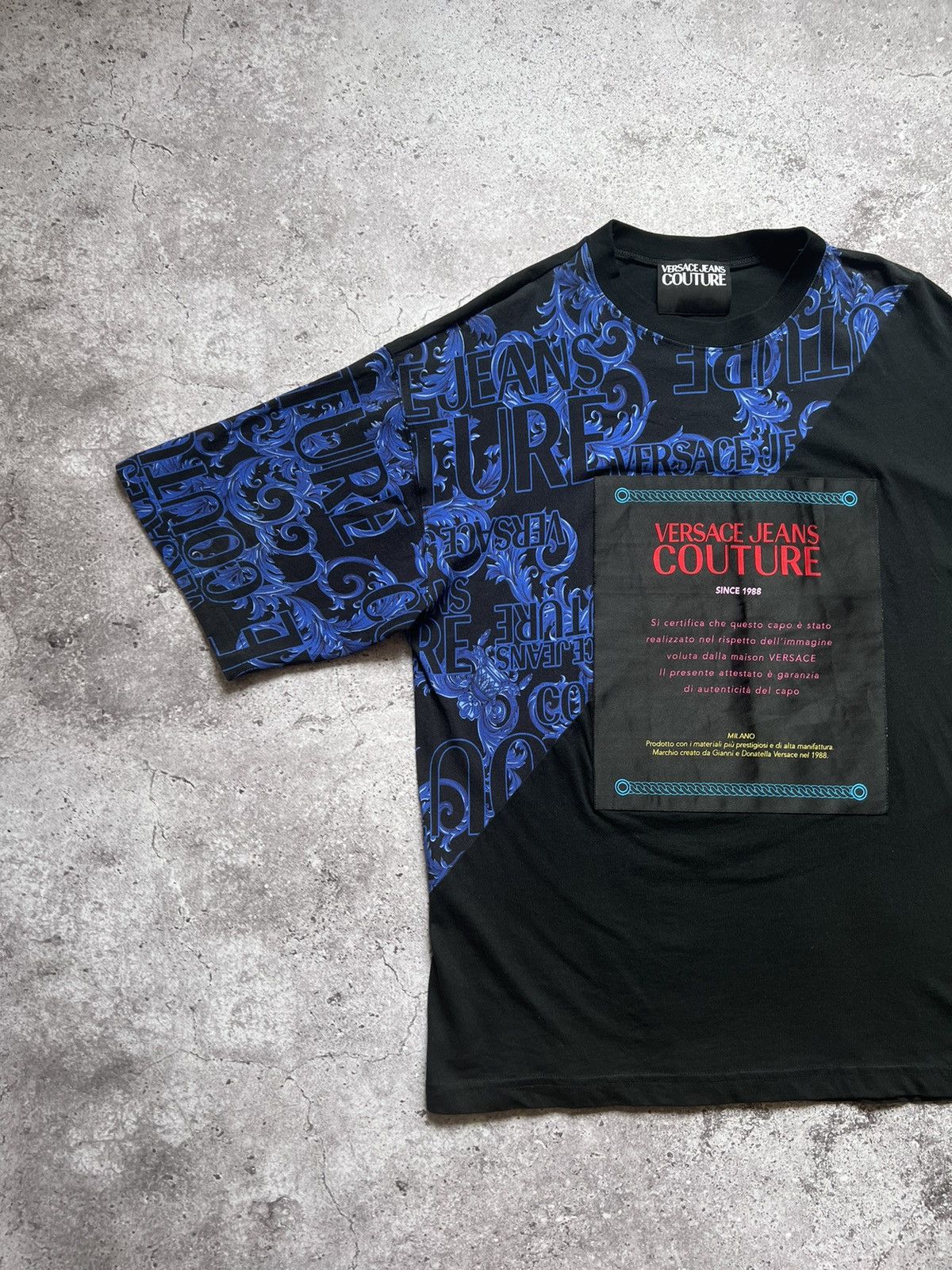Designer × Versace Jeans Couture Versace Jeans Couture T-shirt Mit Barock Print Size US M / EU 48-50 / 2 - 2 Thumbnail