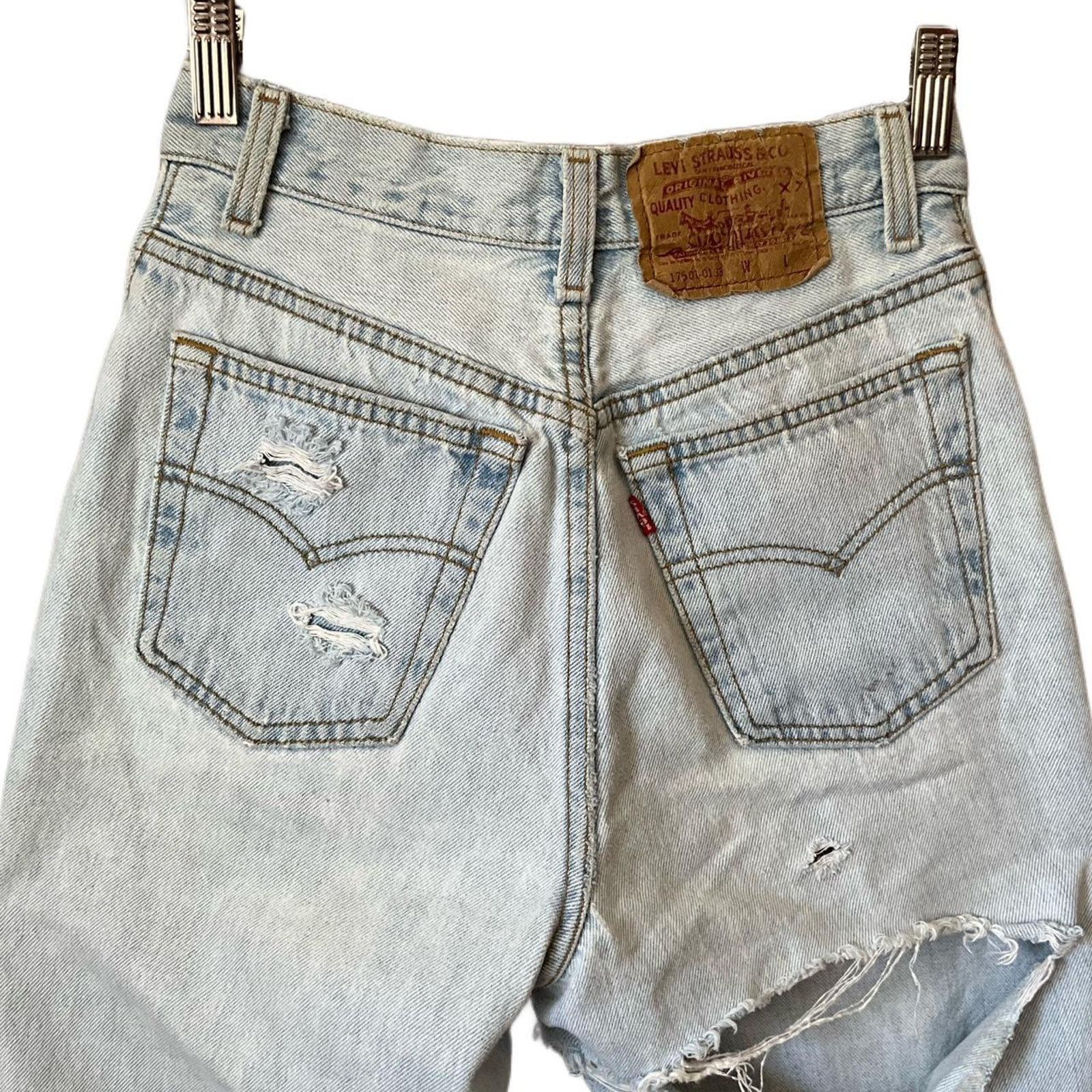 Levi's Vintage 90s grunge thrashed 501 light wash jeans Size 26" / US 2 / IT 38 - 1 Thumbnail