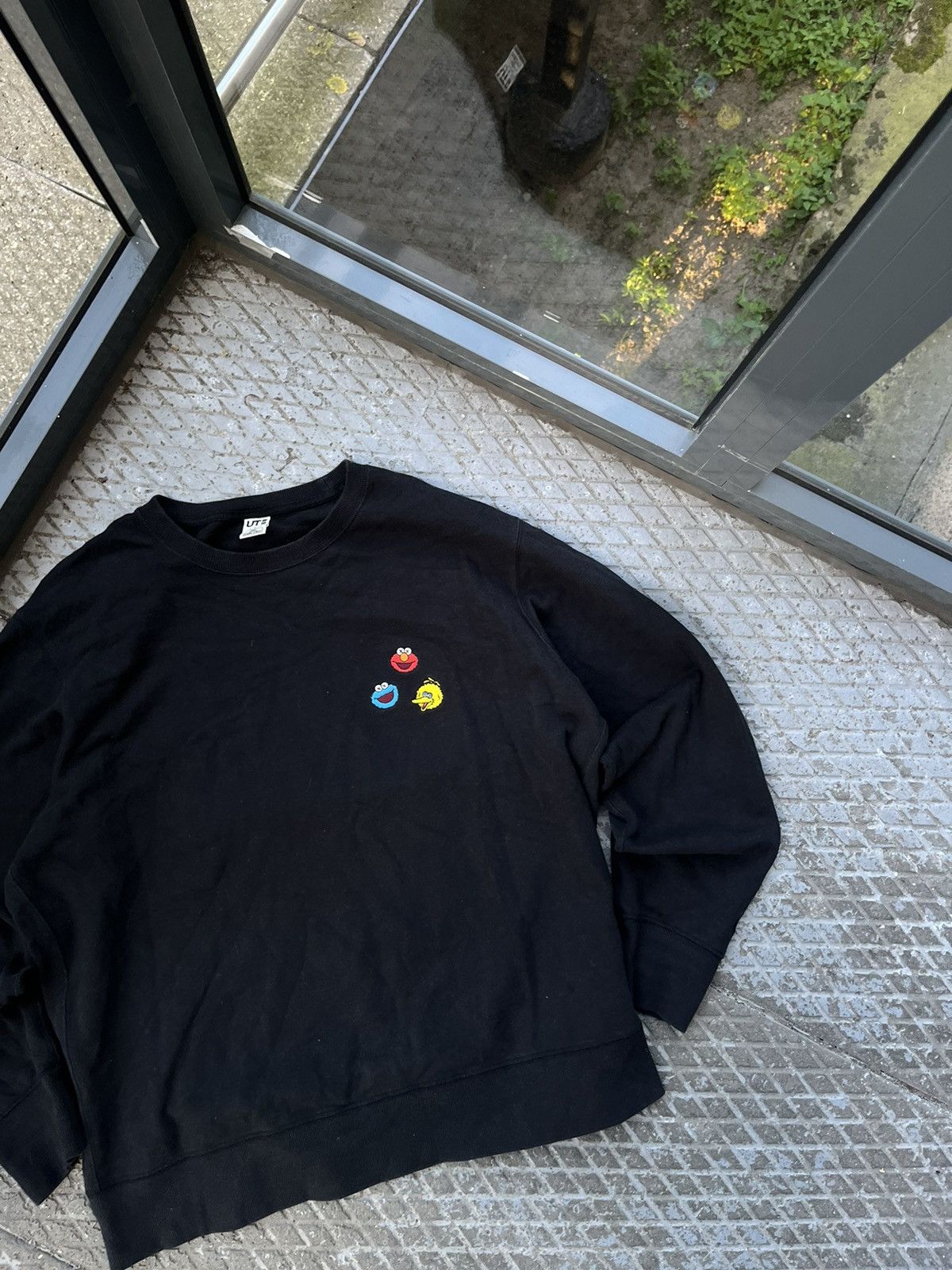 Kaws × Uniqlo Uniqlo x Kaws sweatshirt vintage Size US L / EU 52-54 / 3 - 3 Thumbnail