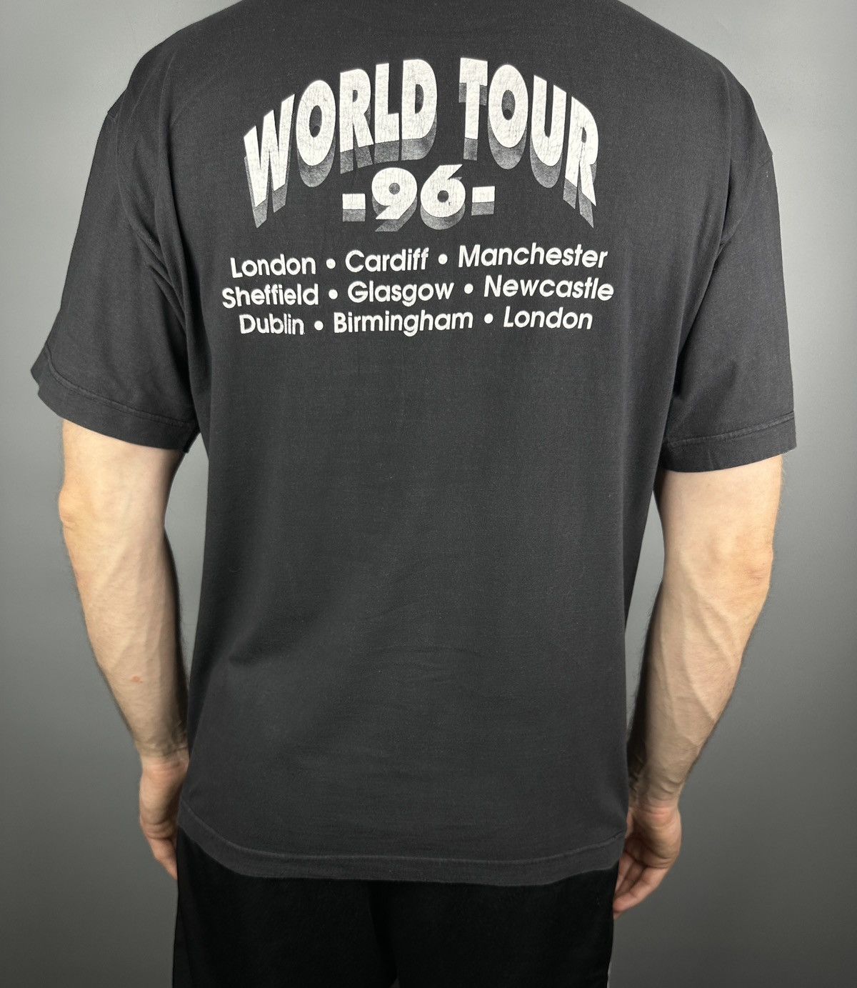 Vintage 90s Vintage Barry Manilow In Concert Tour T Shirt Tee Size US L / EU 52-54 / 3 - 4 Thumbnail