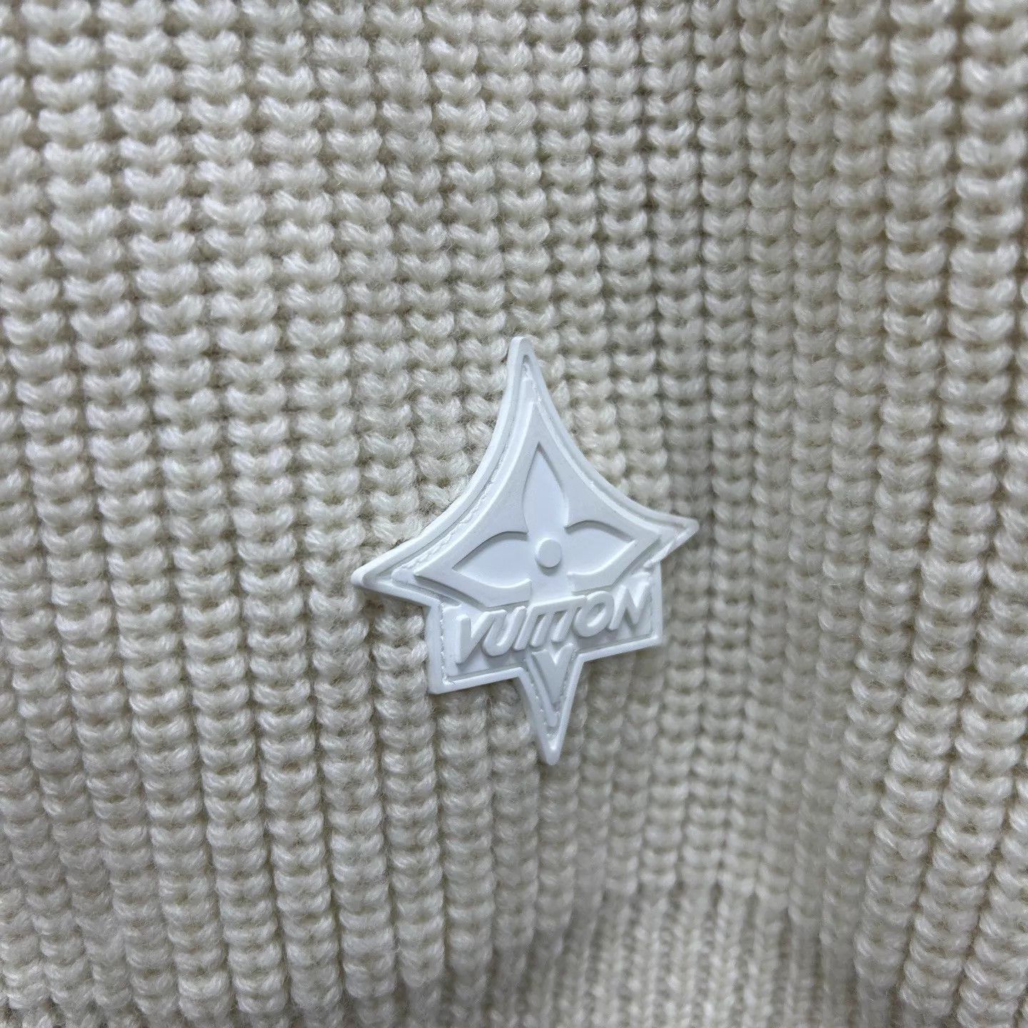 Louis Vuitton LOUIS VUITTON pale yellow crew neck knit sweater XS Size XS / US 0-2 / IT 36-38 - 3 Thumbnail