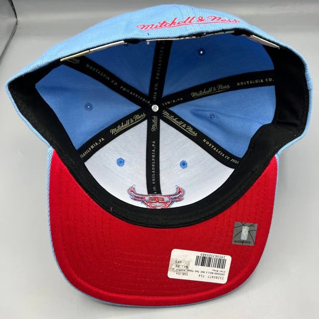 Mitchell & Ness Chicago Bulls Hat Men 7 5/8 Mitchell & Ness NBA Fitted Cap Size ONE SIZE - 6 Thumbnail
