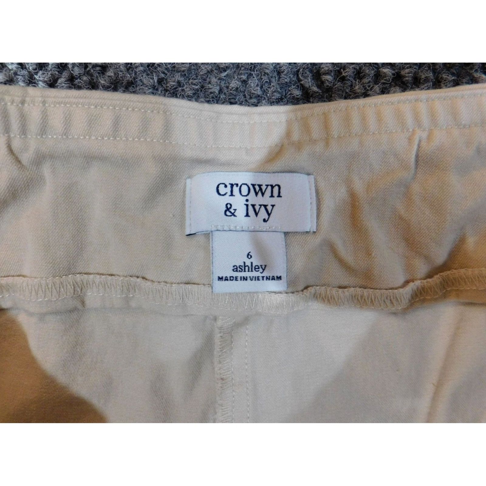 Vintage Crown & Ivy Shorts 6 Womens Beige Chino Casual Size 29" - 4 Thumbnail