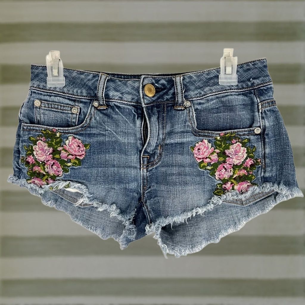 American Eagle Outfitters Keeps exact spelling and capitalization Size 25" / US 0 / IT 36 - 1 Thumbnail