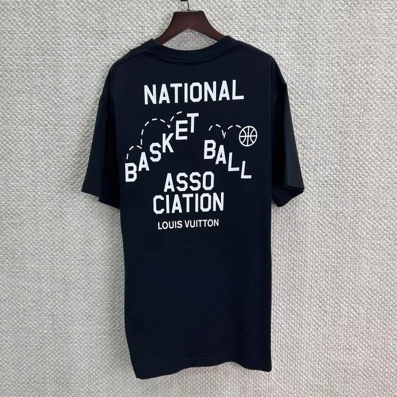 Louis Vuitton Louis Vuitton NBA co-branded big logo T-shirt Size US L / EU 52-54 / 3 - 2 Thumbnail