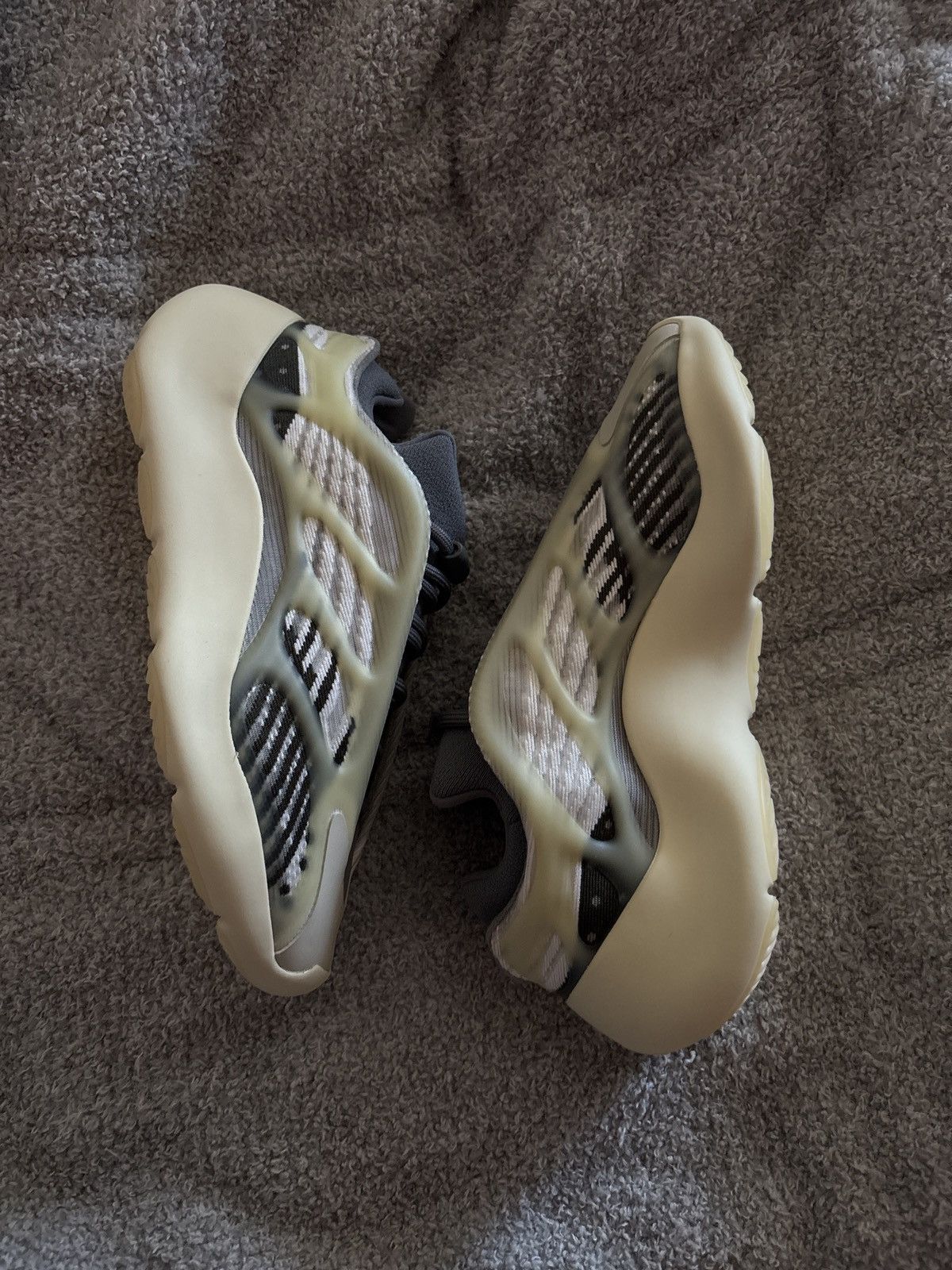 Yeezy Yeezy 700 Size US 5.5 / EU 38 - 2 Thumbnail