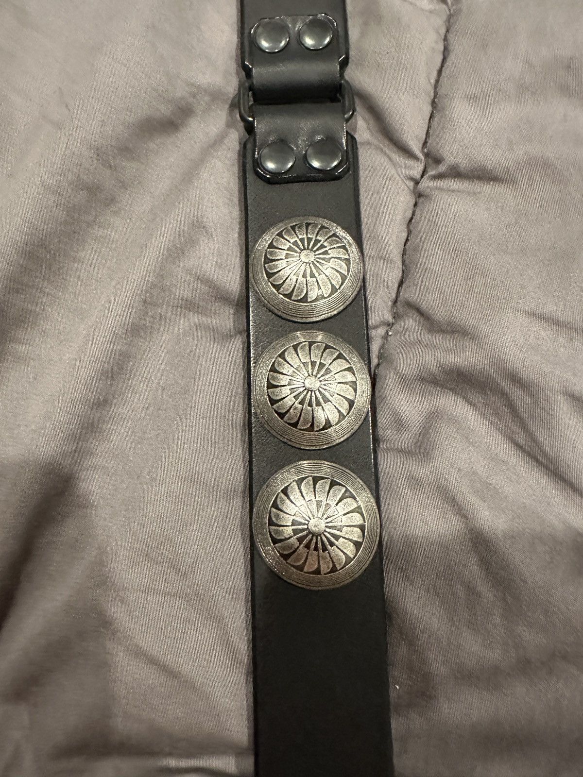 【BLACKMEANS】D RING CONCHO LEATHER BELT Blackmeans Blackmeans Silver Concho Medallion D-Ring Black Leather