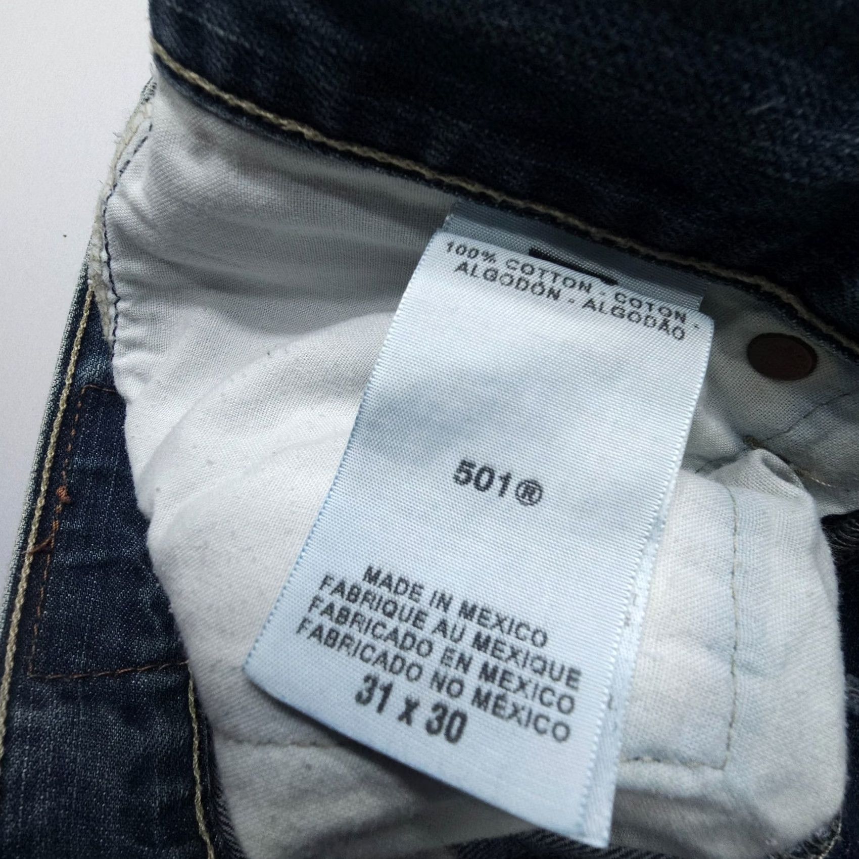 Levi's VINTAGE Levi's 501 Jeans Mens 31 x 30 Dark Wash Blue Y2K 2000s Denim Jeans Mens Leather Patch Button Fly Retro American Classic Size US 31 - 5 Thumbnail