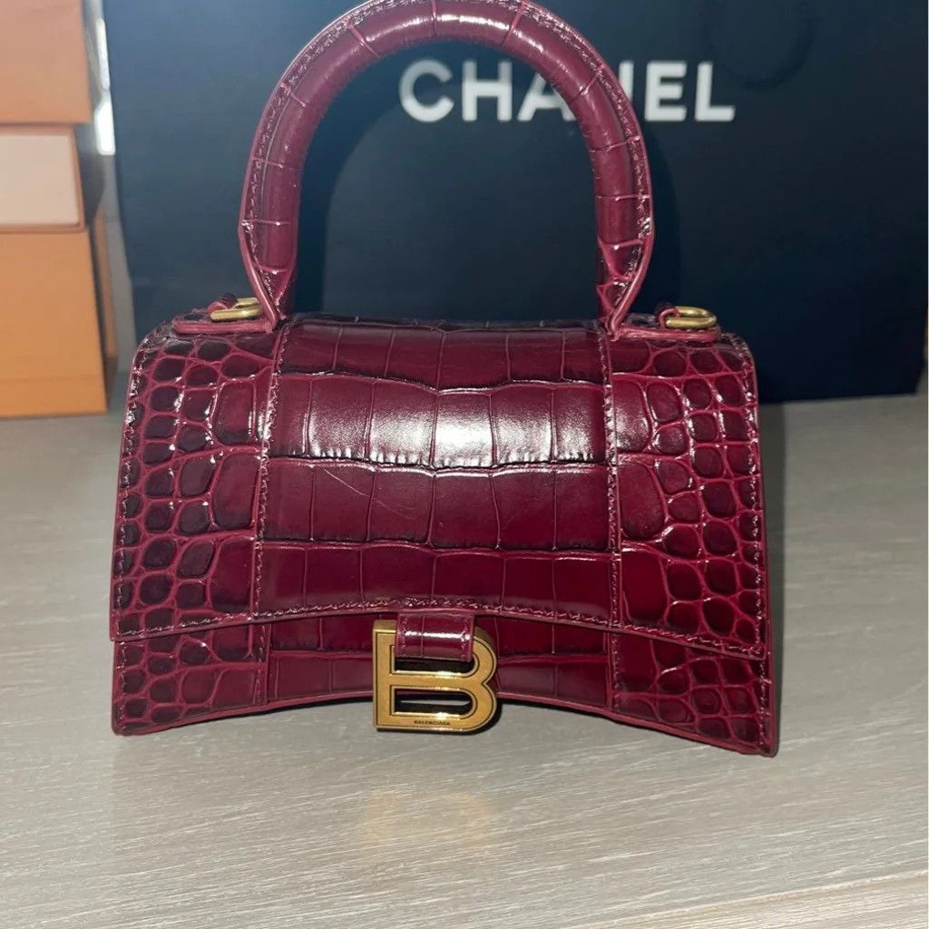 image of Balenciaga Oc11Z10224 Size: Os Hourglass Small Handbag In Burgundy, Women's