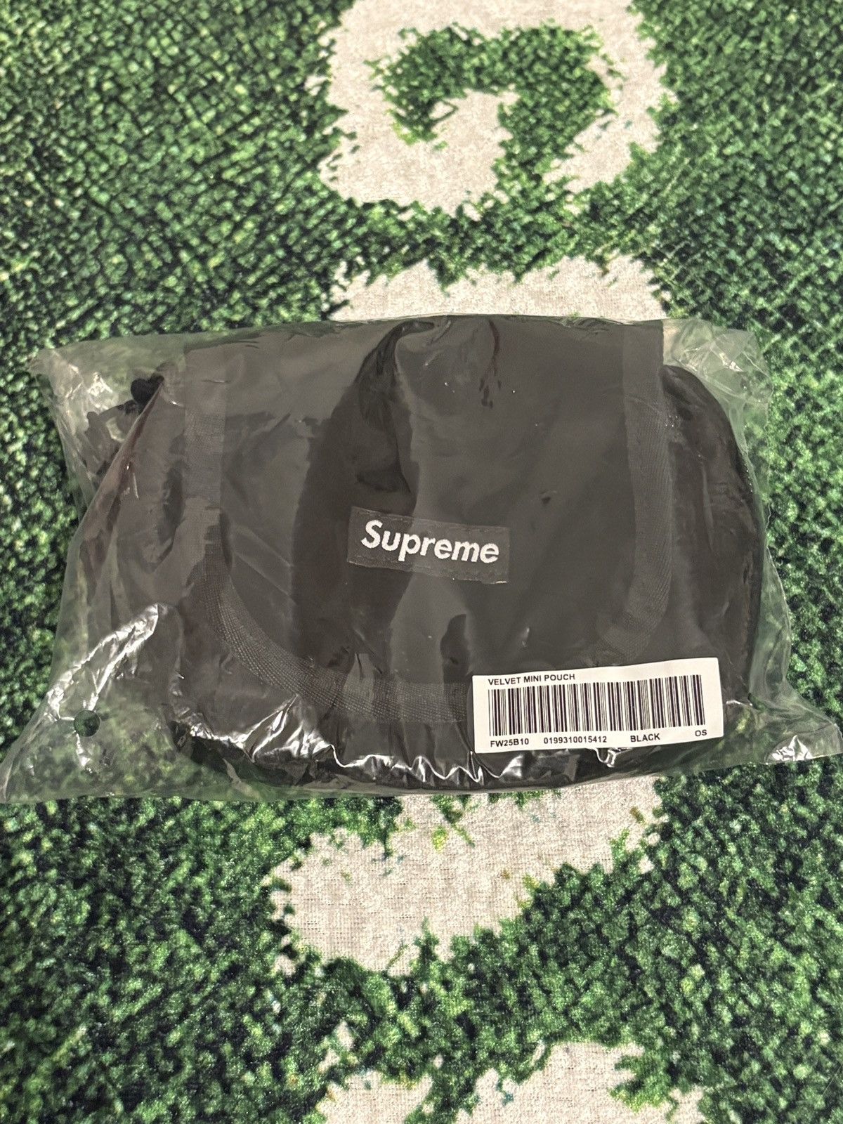 Supreme Supreme Velvet Mini Pouch 'Black' (FW25) | Grailed