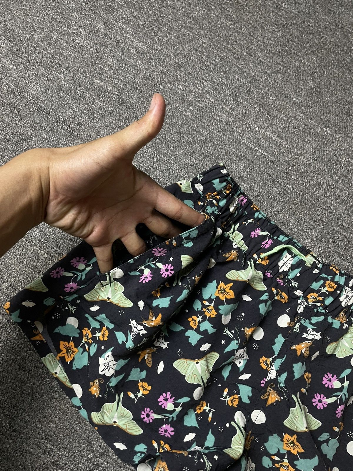 Japanese Brand × Patagonia × Vintage Patagonia Women’s Barely Baggies Shorts (112) Size 28" / US 6 / IT 42 - 4 Thumbnail