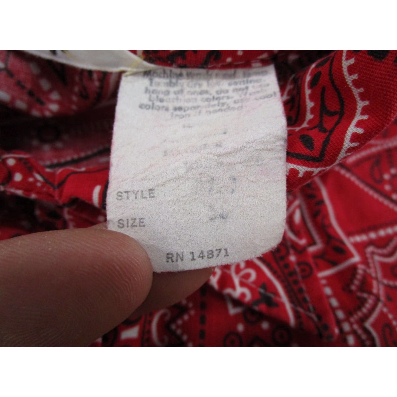Vintage VINTAGE Durable Paisley Shirt Button-Down 70s 80s Long Sleeve Red 38 Men Shirt Retro Mens Size US M / EU 48-50 / 2 - 3 Thumbnail