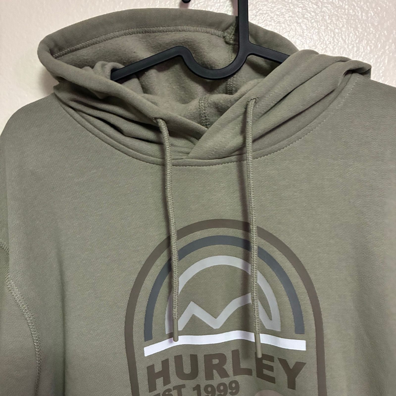 Hurley NWOT! Hurley Green Location Logo Hoodie Mens Size M Size US M / EU 48-50 / 2 - 6 Thumbnail
