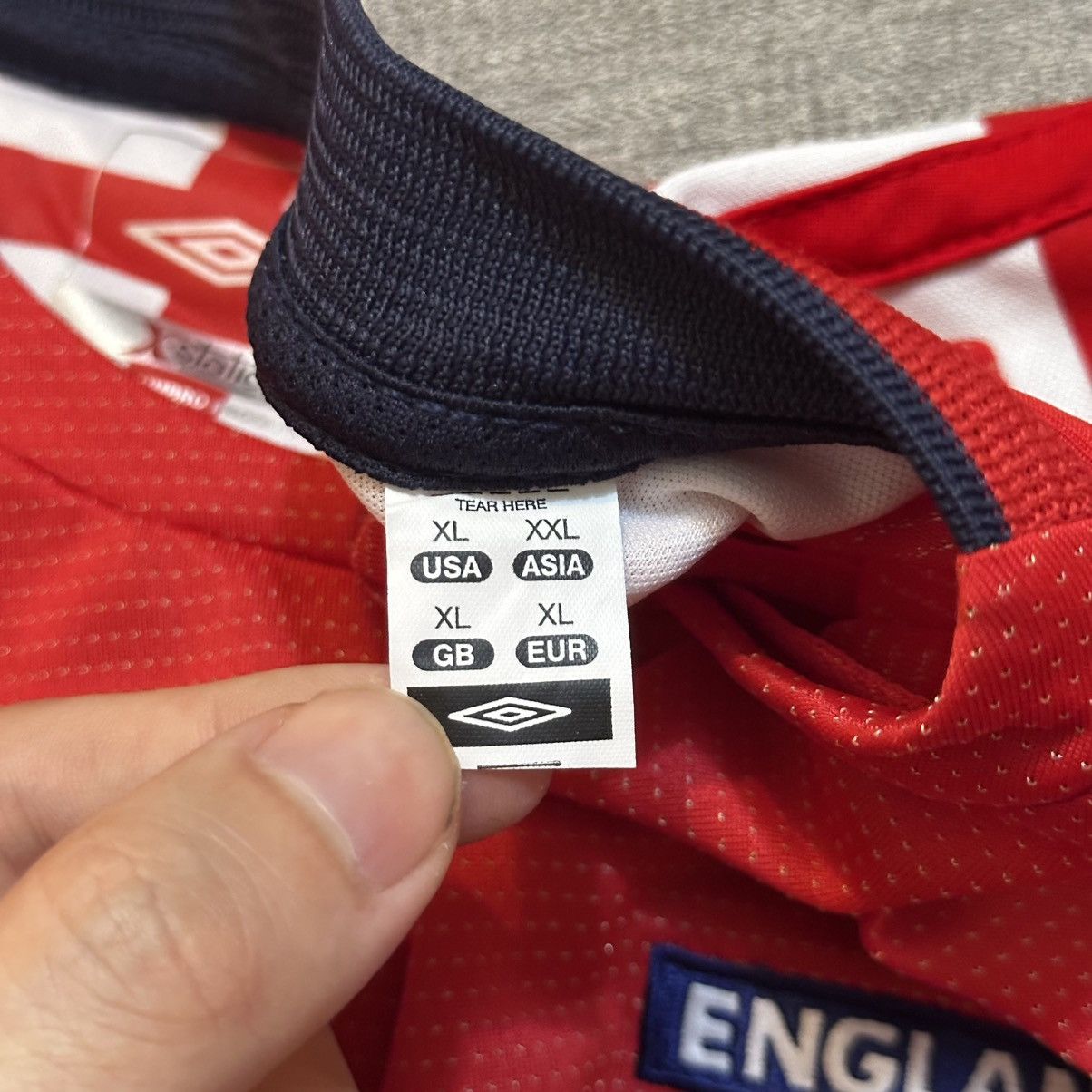 Umbro ENGLAND 2004 2005 AWAY FOOTBALL SHIRT SOCCER JERSEY UMBRO Size US XL / EU 56 / 4 - 8 Thumbnail
