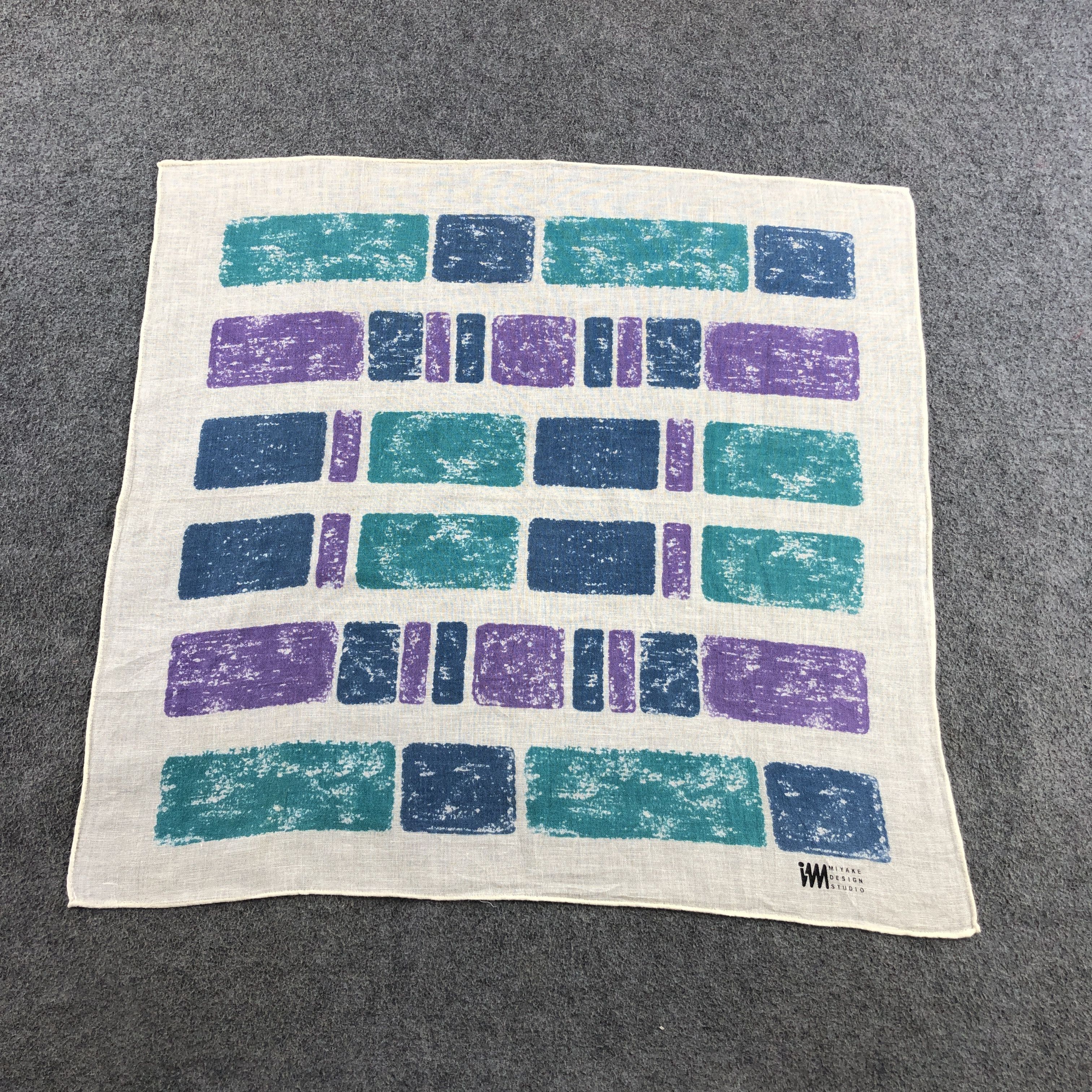 Issey Miyake Issey Miyake Handkerchief Blue Geometric Print H1782 Size ONE SIZE - 1 Thumbnail