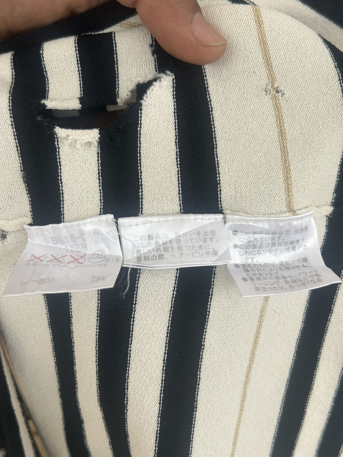 Burberry Burberry Ripped Vintage Stripe Tee Size S / US 4 / IT 40 - 4 Thumbnail
