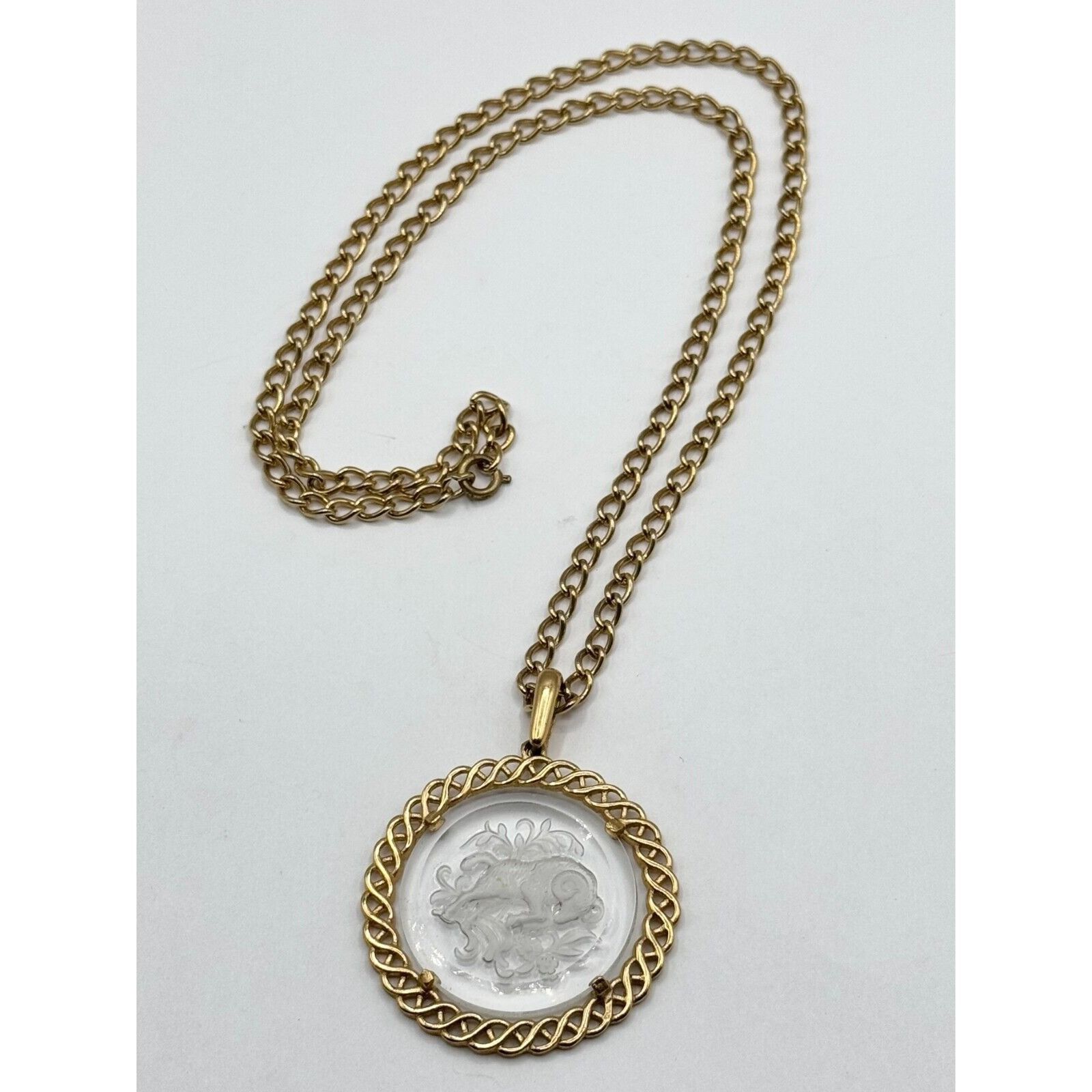 Vintage Vintage Crown Trifari Zodiac Horoscope Intaglio Glass Pendan Size ONE SIZE - 2 Thumbnail