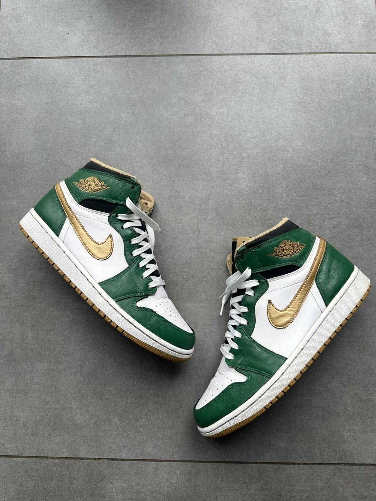 Jordan Brand Jordan 1 High Og Retro Celtics Size US 8.5 / EU 41-42 - 1 Thumbnail