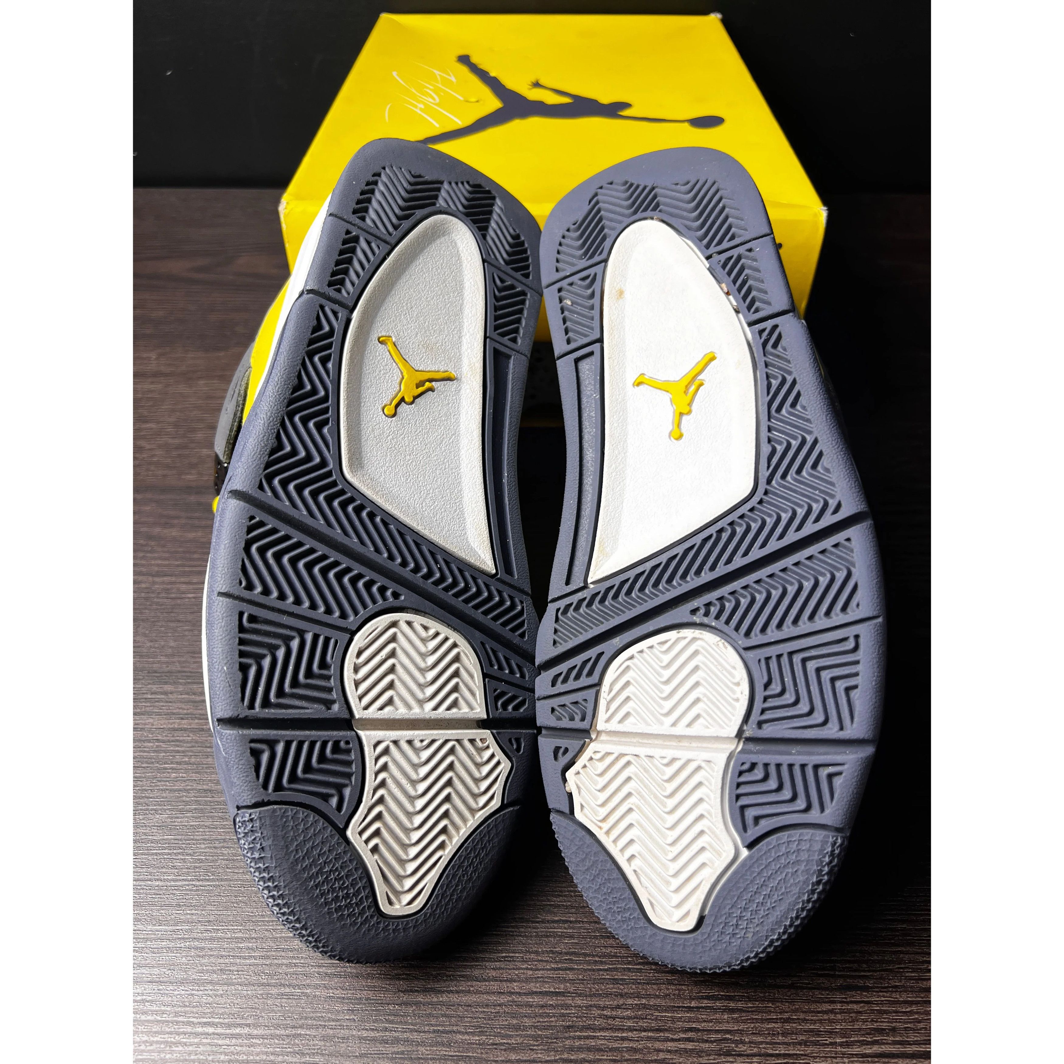 Jordan Brand Air Jordan 4 Retro "Lightning" (2021) (GS) **PRE-OWNED** - Size 6.5 Size US 6.5 / EU 39-40 - 5 Thumbnail