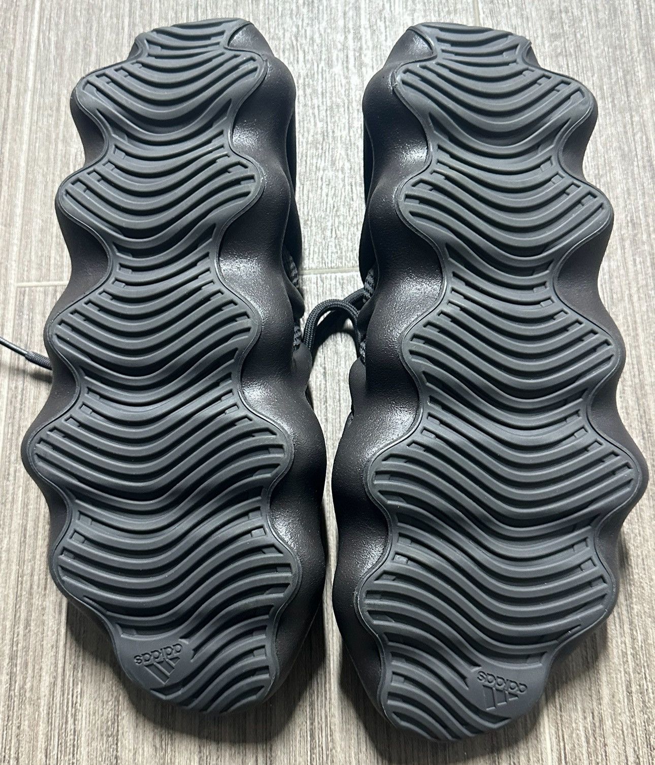 Yeezy YEEZY 450 SIZE 9 UTILITY BLACK AUTHENTIC Size US 9 / EU 42 - 7 Thumbnail