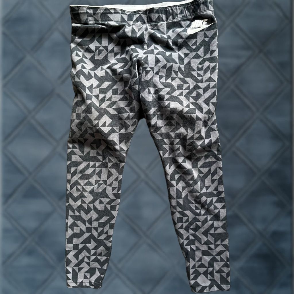 Nike Nike Sportswear NSW Club Tangrams Leggings Women XL Black/White Tangrams Size 40" / US 18 - 1 Thumbnail