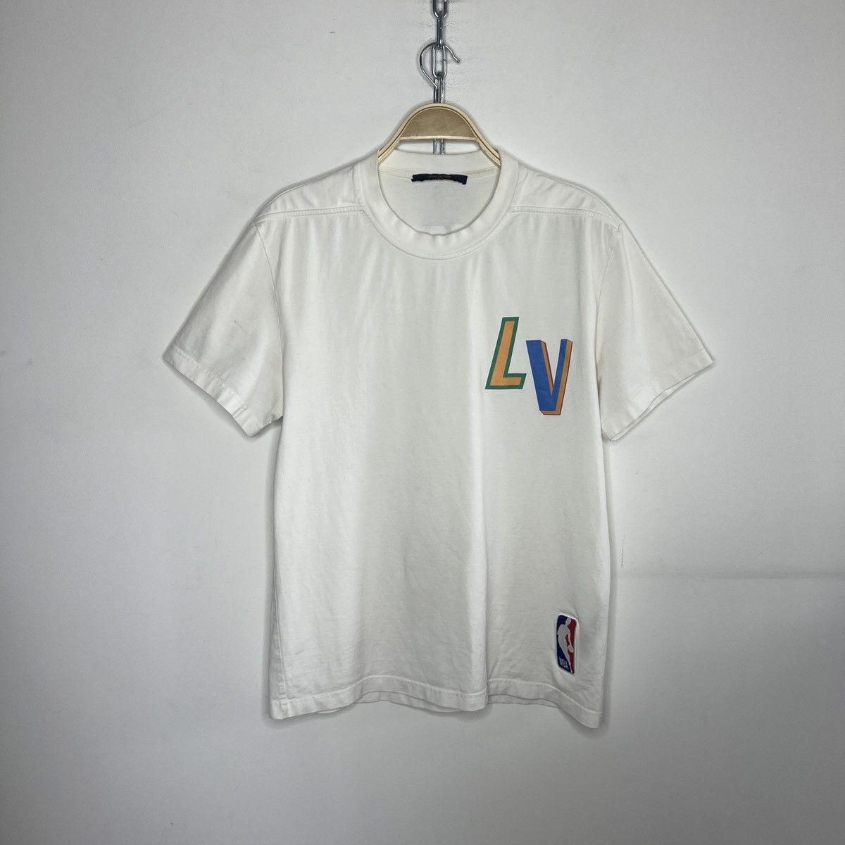 Louis Vuitton × NBA Louis Vuitton NBA White Logo T-Shirt Size US M / EU 48-50 / 2 - 1 Thumbnail