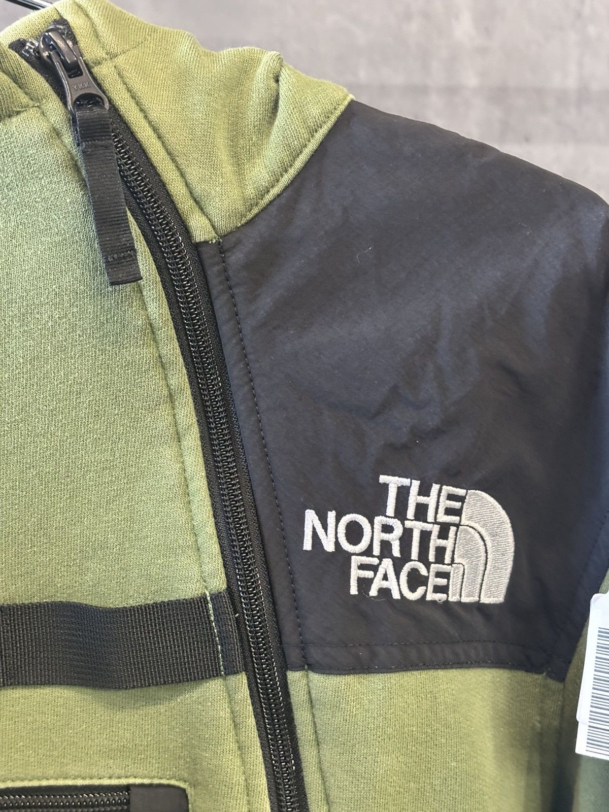 Supreme × The North Face THE NORTH FACE X SUPREME HOODIE JACKET SIZE L Size US L / EU 52-54 / 3 - 6 Thumbnail