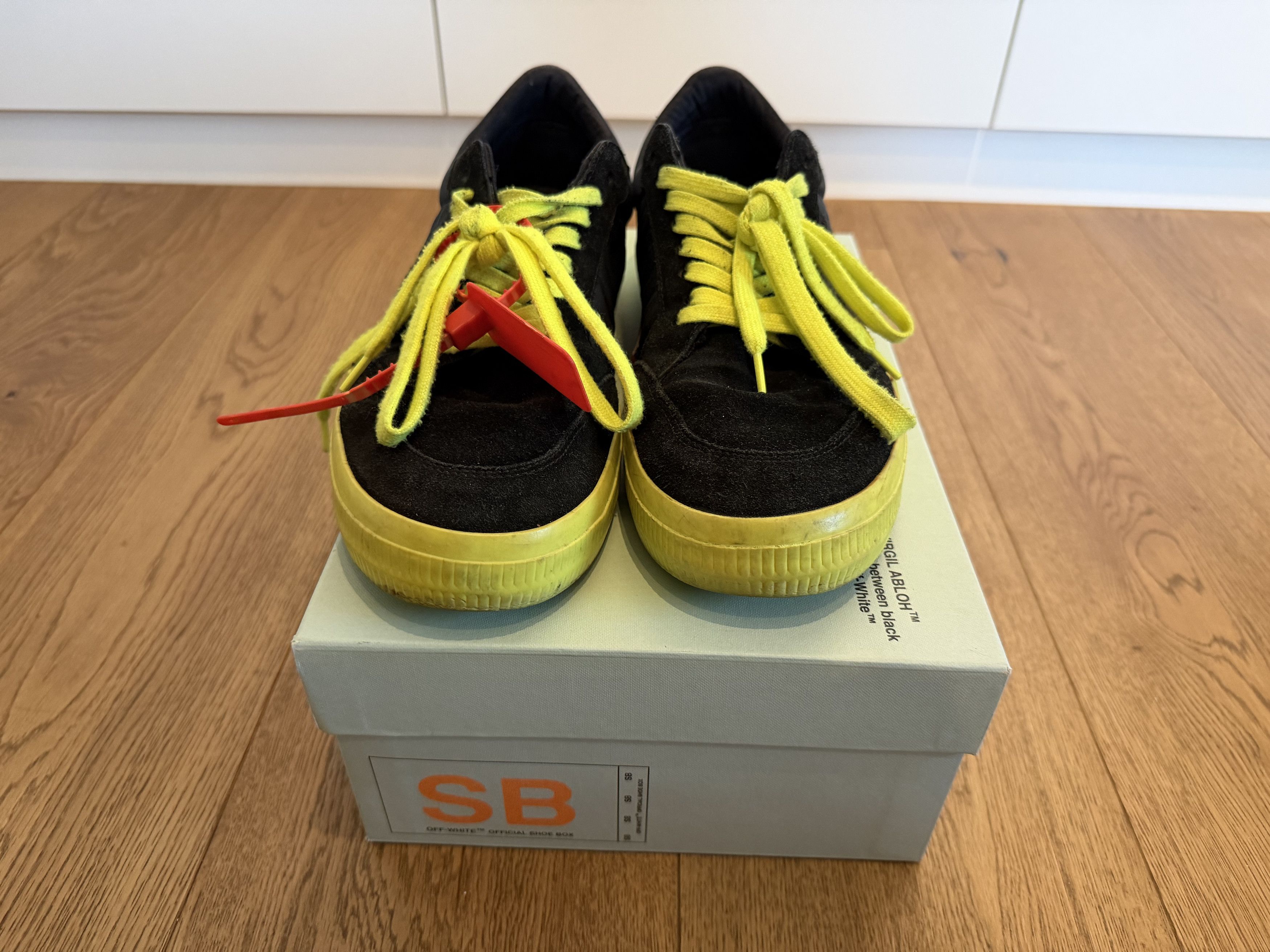 Off-White Off-White Vulcanized Low black/neon Size US 10 / EU 43 - 2 Thumbnail