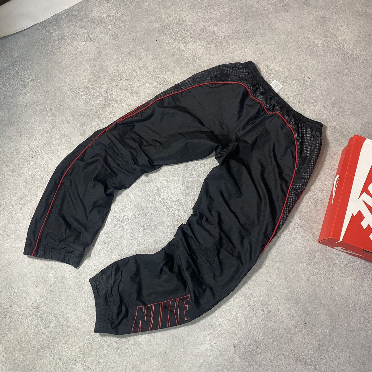 Nike Vintage nike track pants y2k sweatpants nylon Size US 34 / EU 50 - 15 Thumbnail
