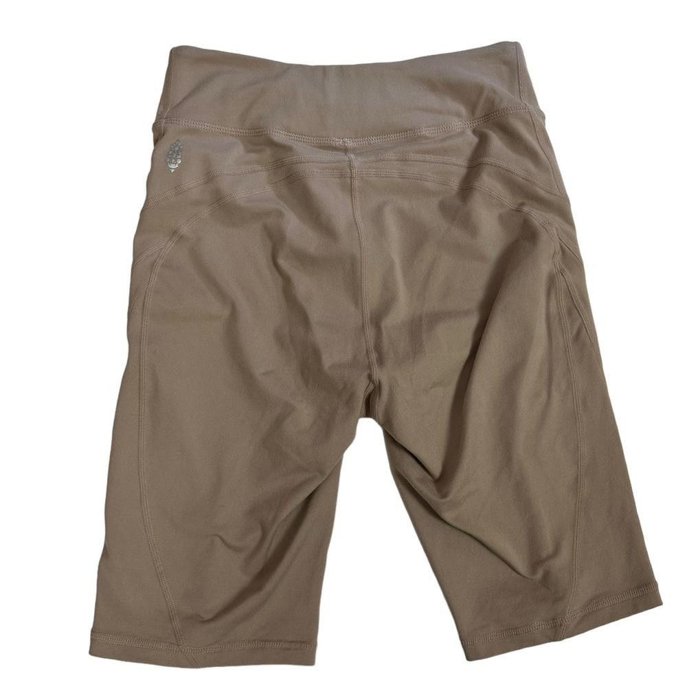Free People Free People l FP Movement Step Up Biker Shorts Tan Small Size 28" / US 6 / IT 42 - 3 Thumbnail