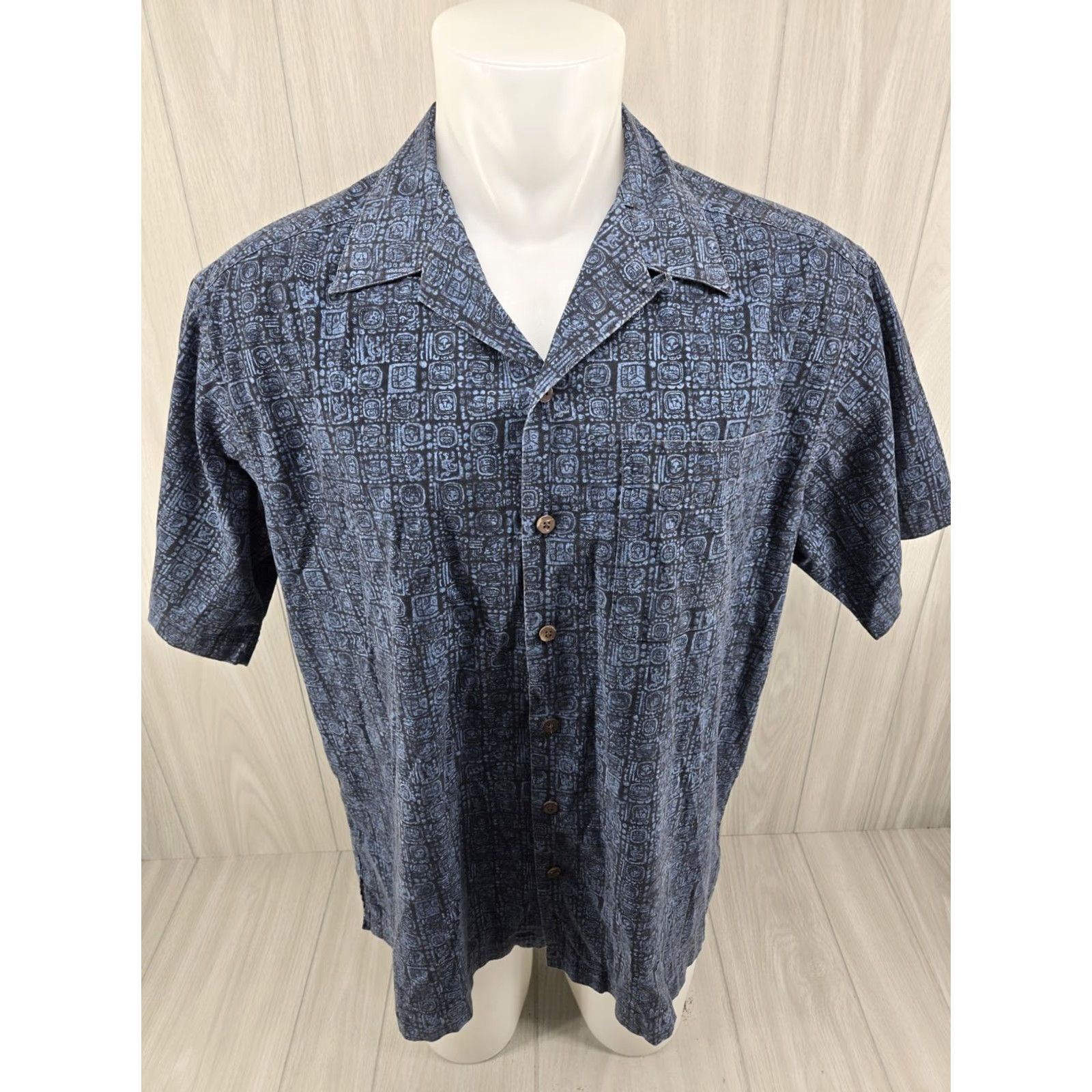 Vintage VINTAGE L.L. Bean Shirt Mens Large Regular Blue Tile Patterned Tribal Heritage Hawaii Shirt Button-Up Short Sleeve Collared Cotton Plaid Size US L / EU 52-54 / 3 - 2 Thumbnail