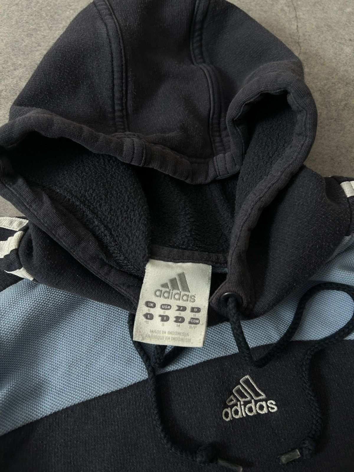 Adidas Vintage Adidas Central logo hoodies mens Size US S / EU 44-46 / 1 - 4 Thumbnail