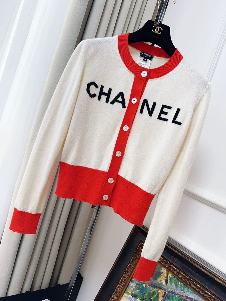 Chanel Chanel 19s beach series red border beige letter logo knitt Size XS / US 0-2 / IT 36-38 - 1 Thumbnail