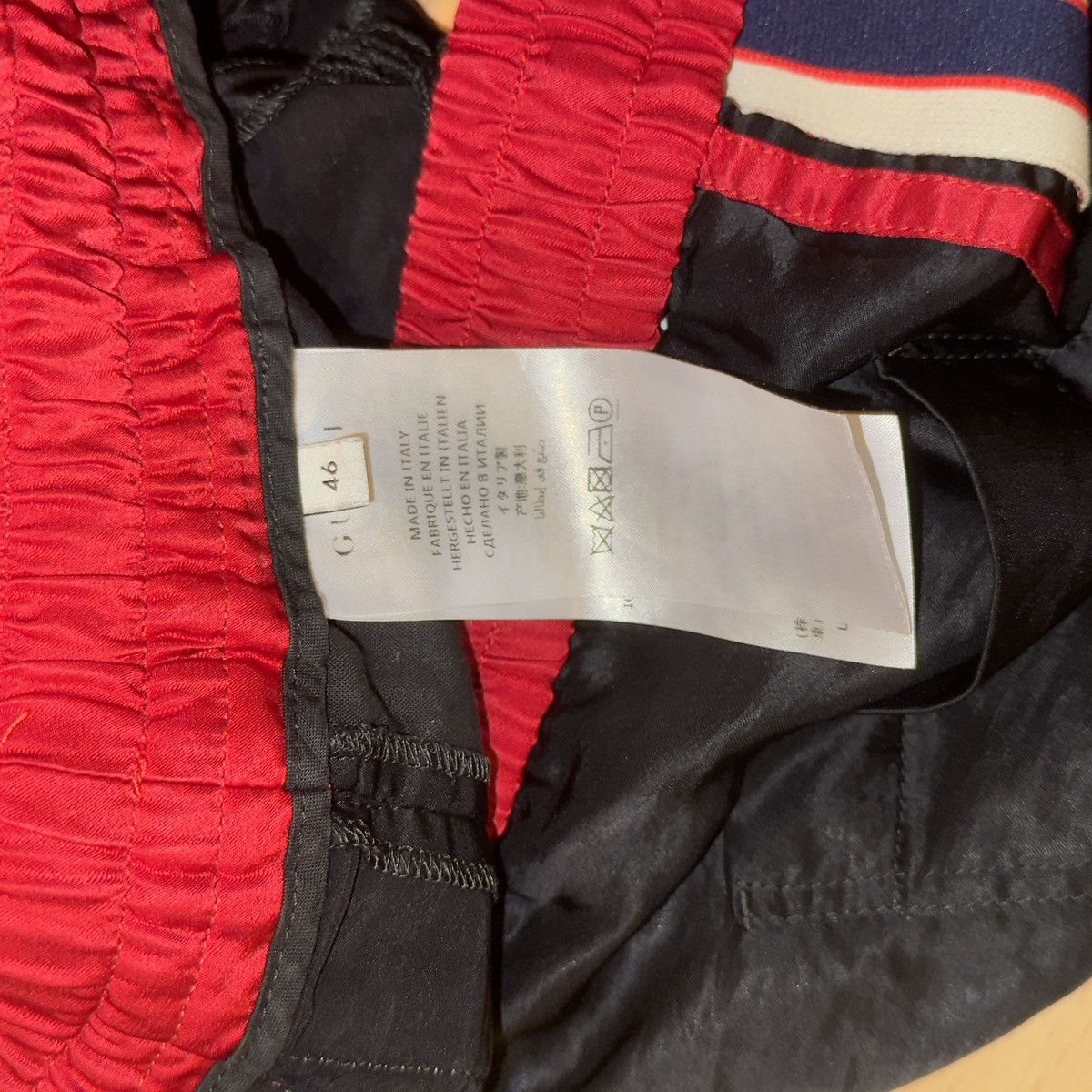 Gucci Gucci Logo Tape Satin Shorts Black/Red Size US 31 - 6 Thumbnail