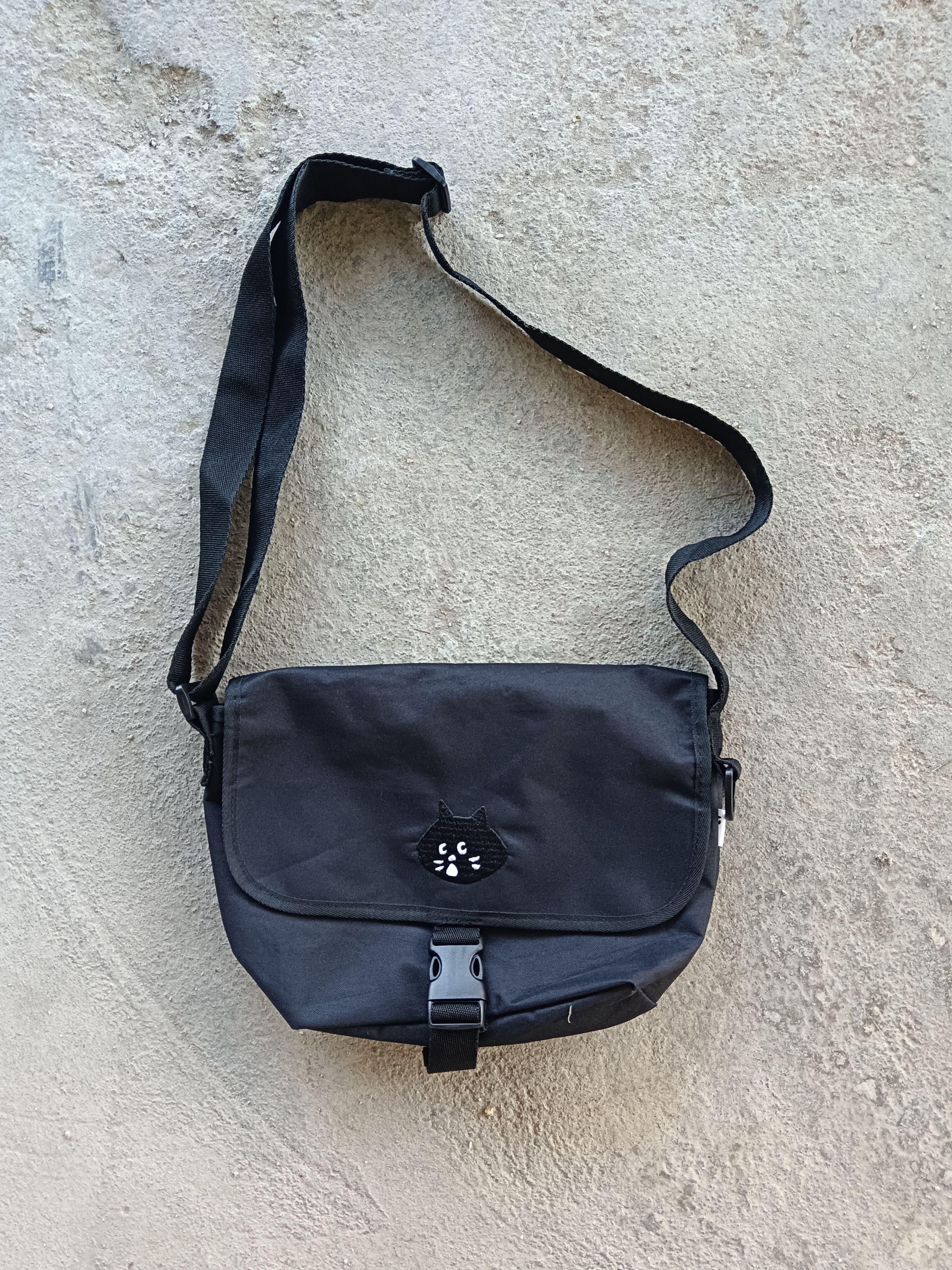 Ne-net cat cross body bag