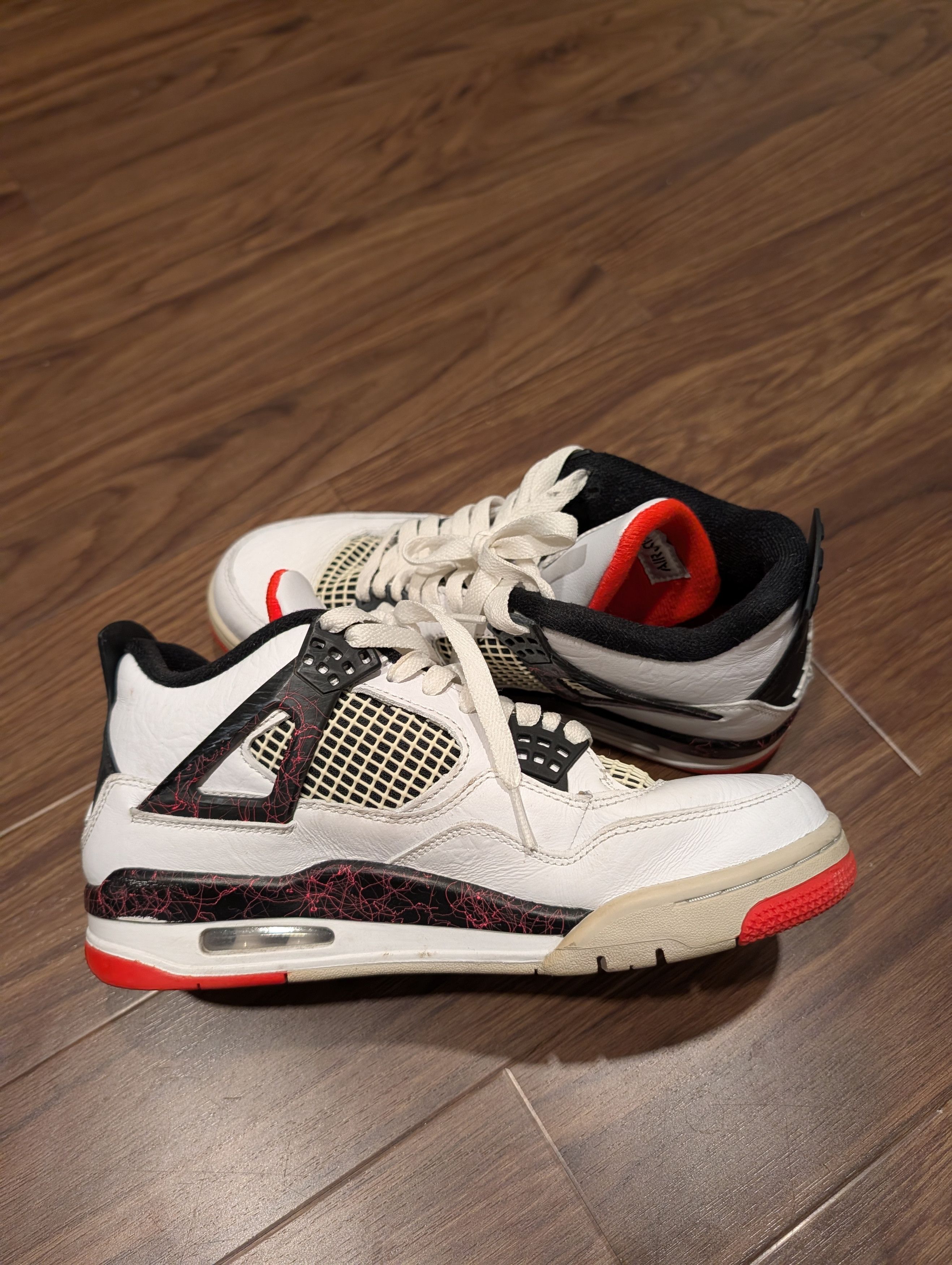 Jordan Brand Air Jordan 4 white and red Size US 8 / EU 41 - 8 Thumbnail