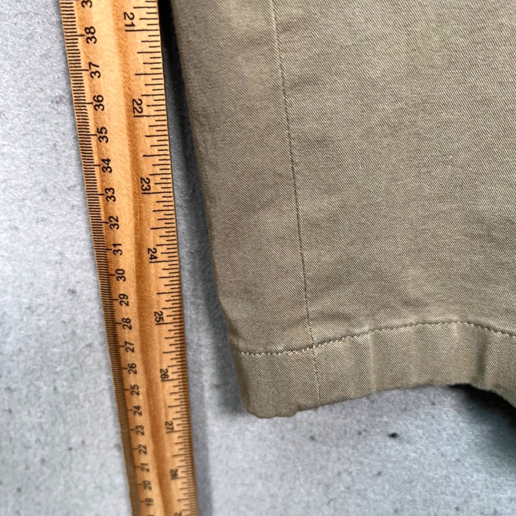 Uniqlo Uniqlo Mens Size Medium 30 - 33 Khaki Straight-Leg Chino Pants Size US 31 - 6 Thumbnail