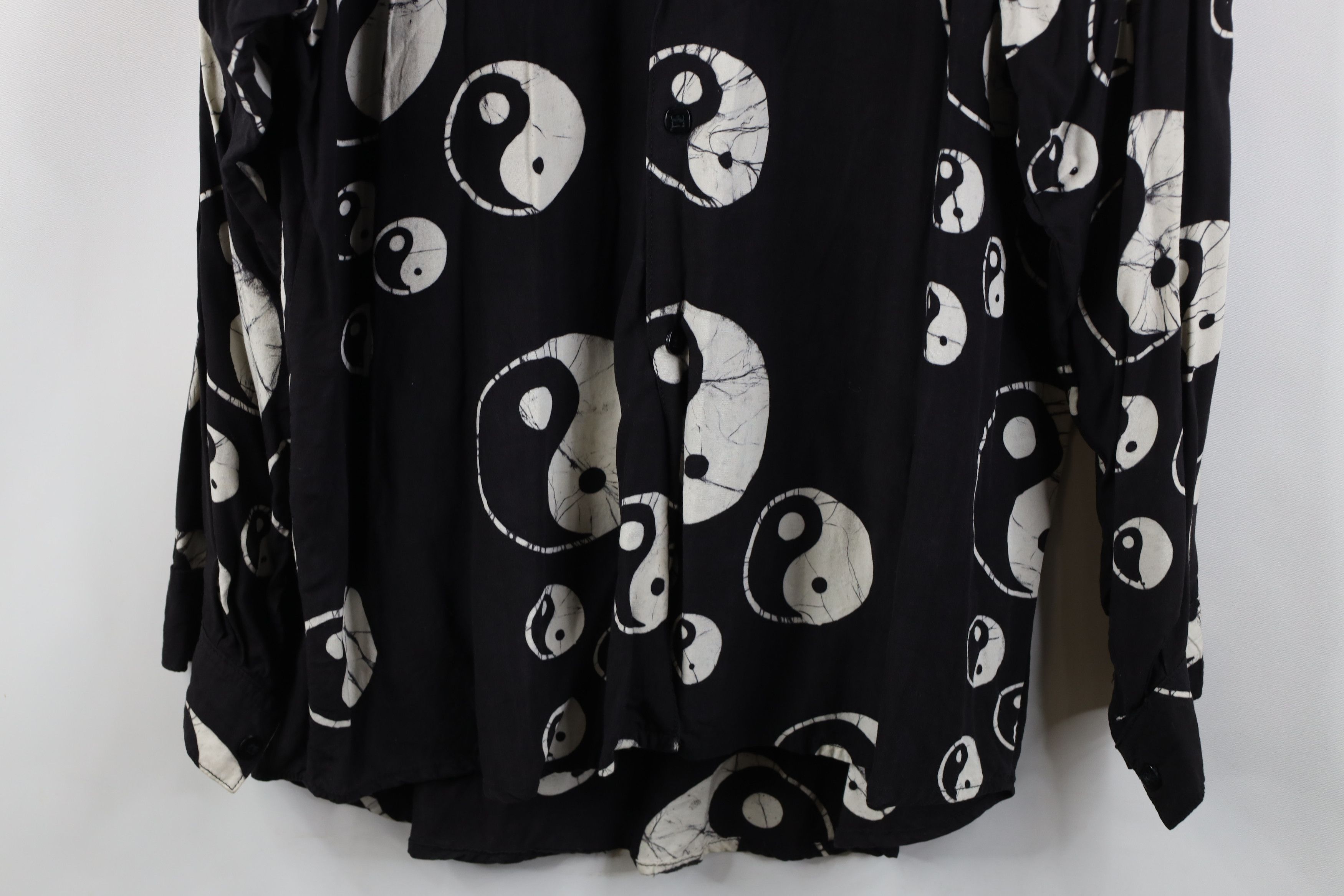 Vintage Vintage 90s Streetwear Rayon Gabardine Yin Yang Button Shirt Size US L / EU 52-54 / 3 - 3 Thumbnail