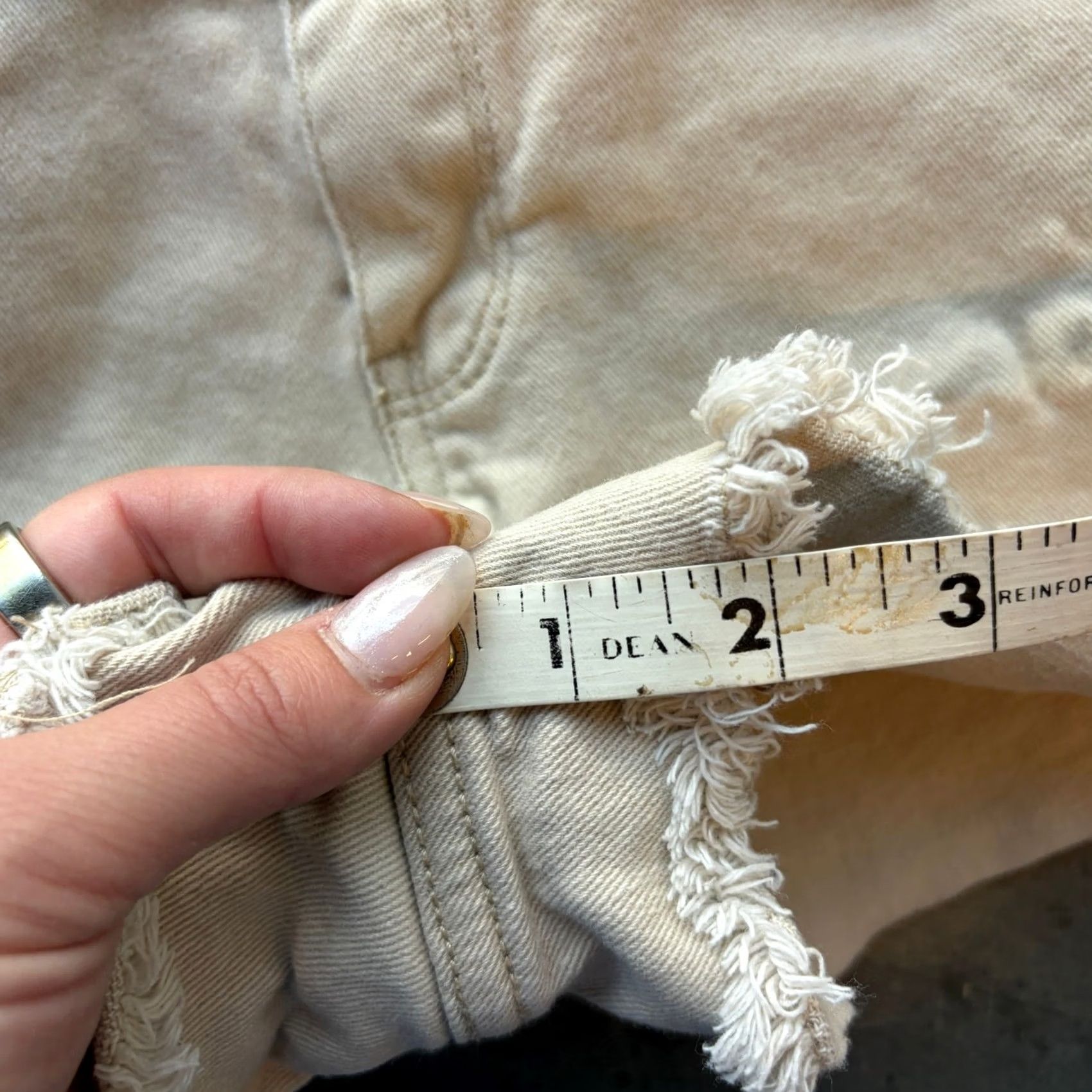 Vintage VINTAGE No Boundaries Fray Mini Jean Shorts Women’s 13/30 White Regular Size 13/30 Women's Shorts Y2K Beige White Clothing Clothing womens Size 34" / US 12 / IT 48 - 5 Thumbnail