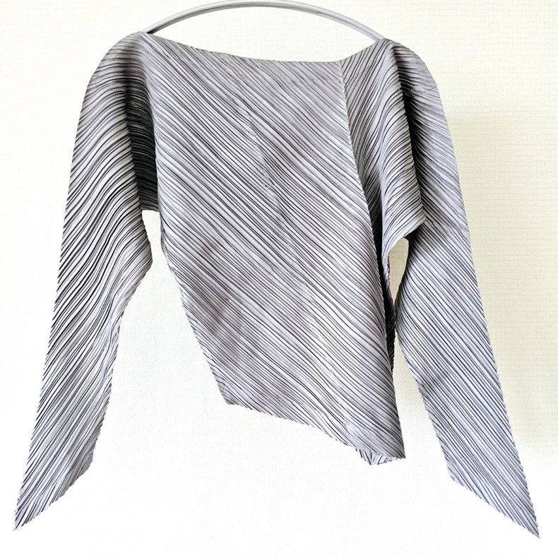 Issey Miyake Issey Miyake Irregular-shaped sheep horn top Size M / US 6-8 / IT 42-44 - 1 Thumbnail