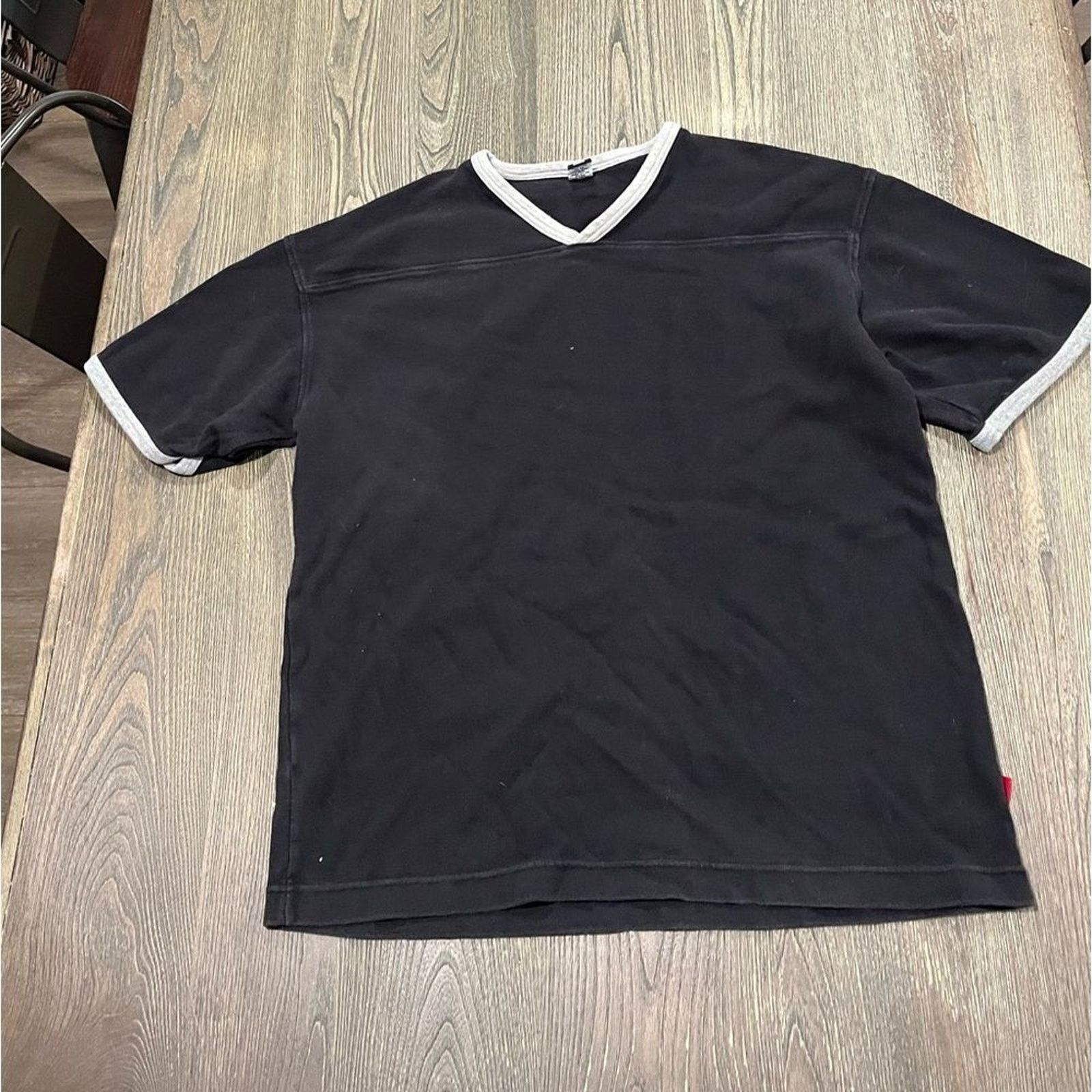 Levi's Levi's Classic Short Sleeve T-Shirt V-Neck Contrast-Trim M Size US M / EU 48-50 / 2 - 1 Thumbnail