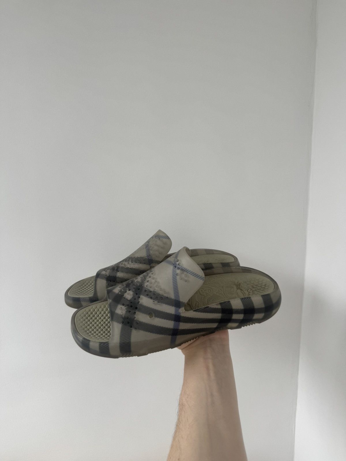 Burberry Burberry Stingray Slides Size US 10 / EU 43 - 13 Thumbnail