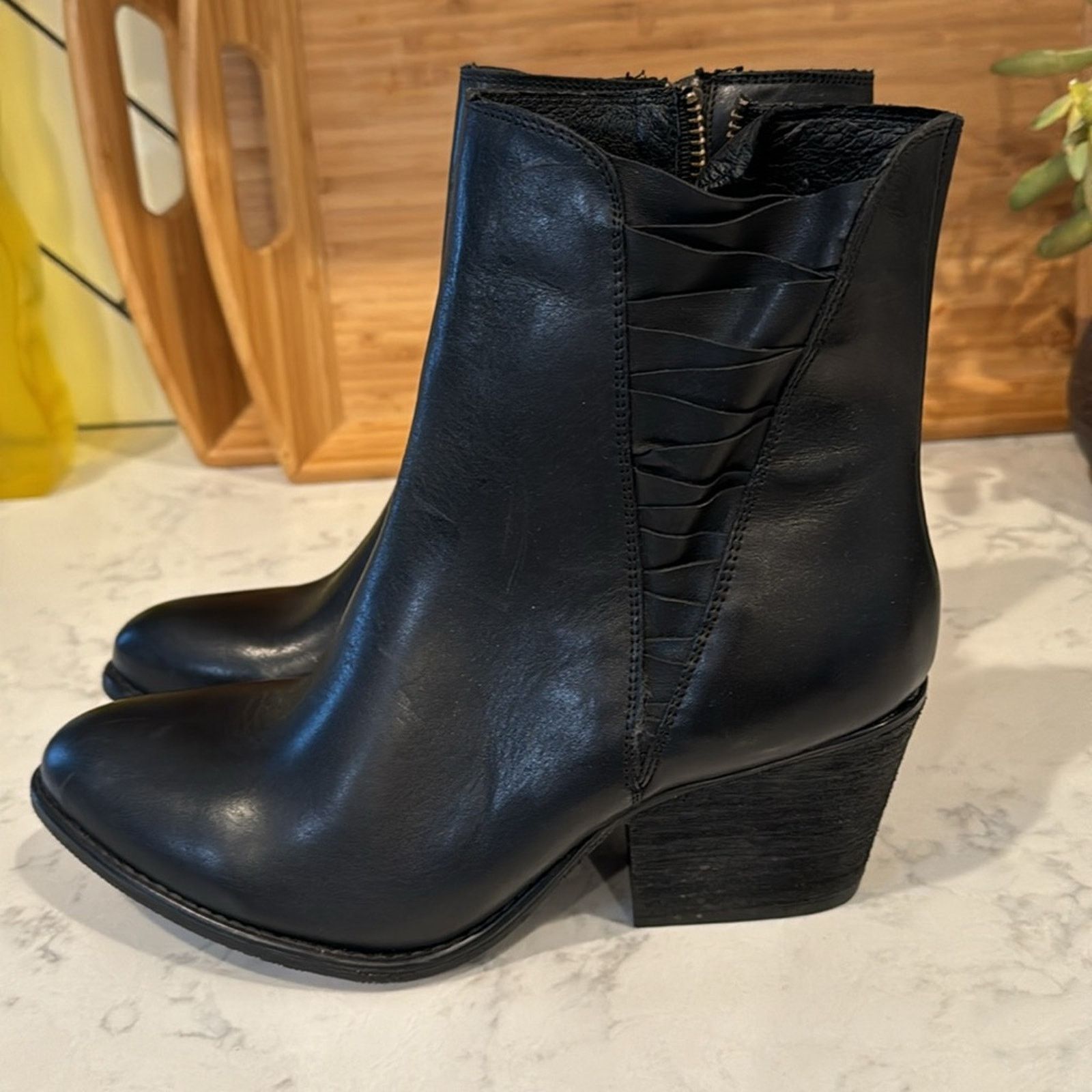 Other Hardy Luxurious Black Leather Ankle Boot Block Heel size 9 Size US 9 / IT 39 - 6 Thumbnail